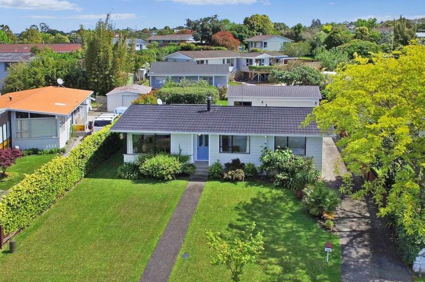 113 Sycamore Drive, Sunnynook, North Shore City