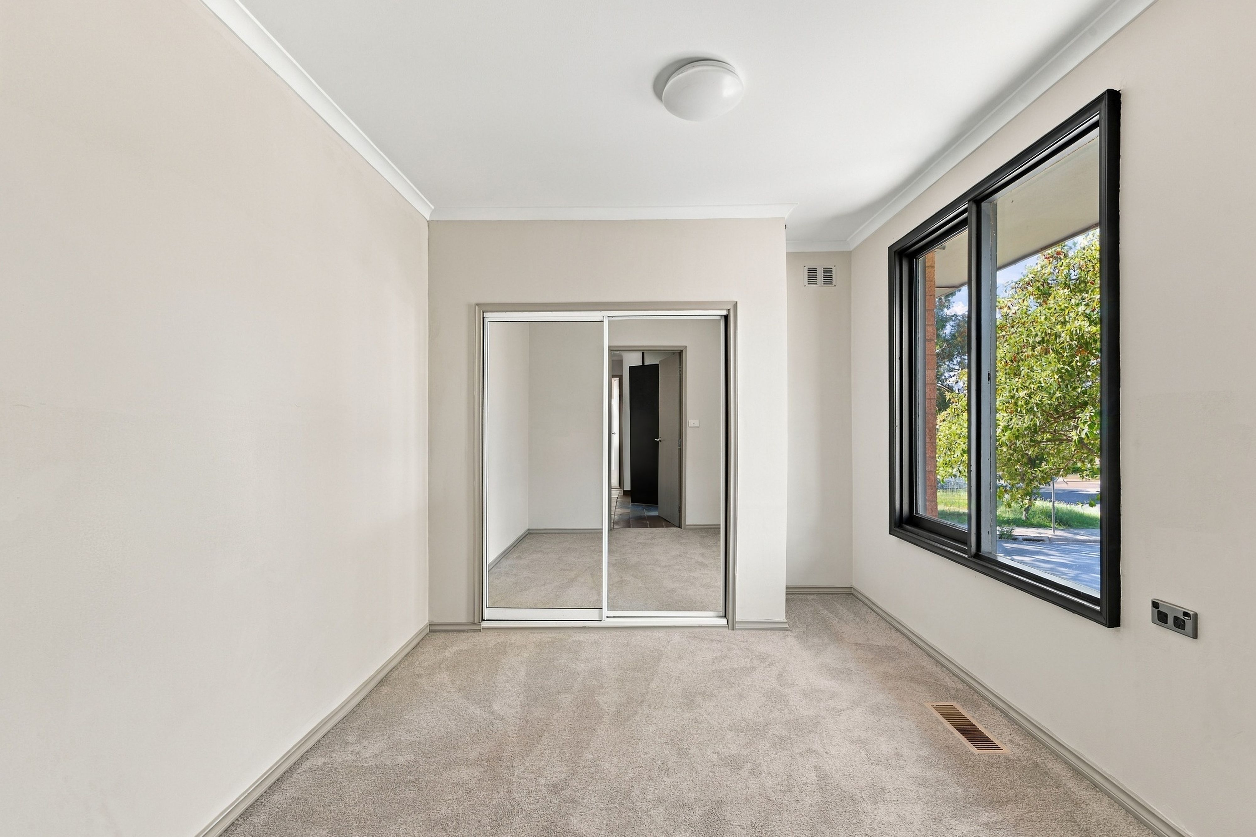 31 Waratah Street — photo 13 of 23