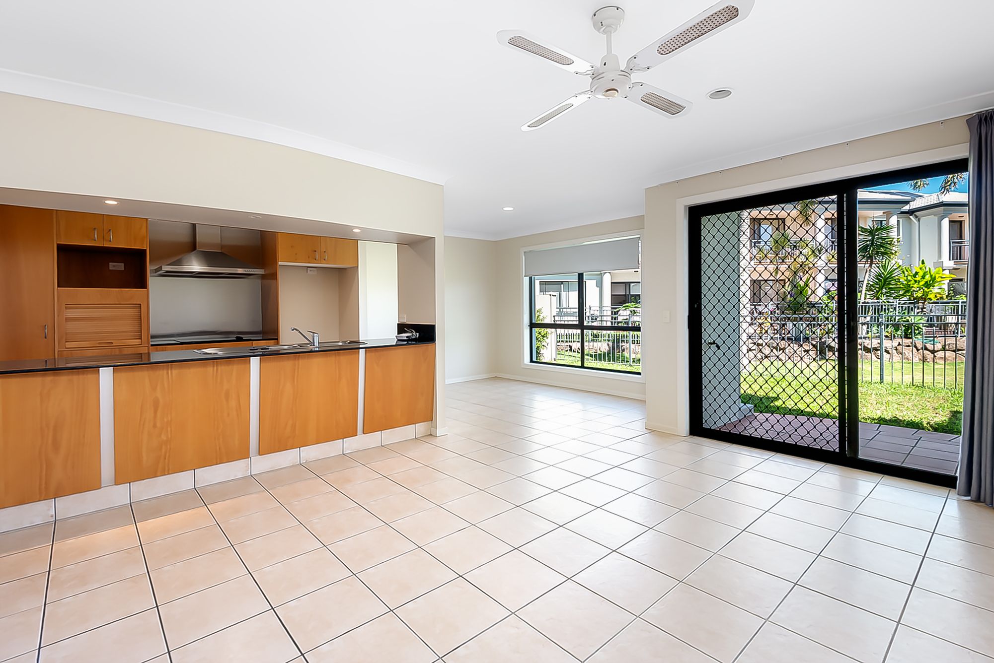 37/85 Palm Meadows Drive — photo 4 of 13