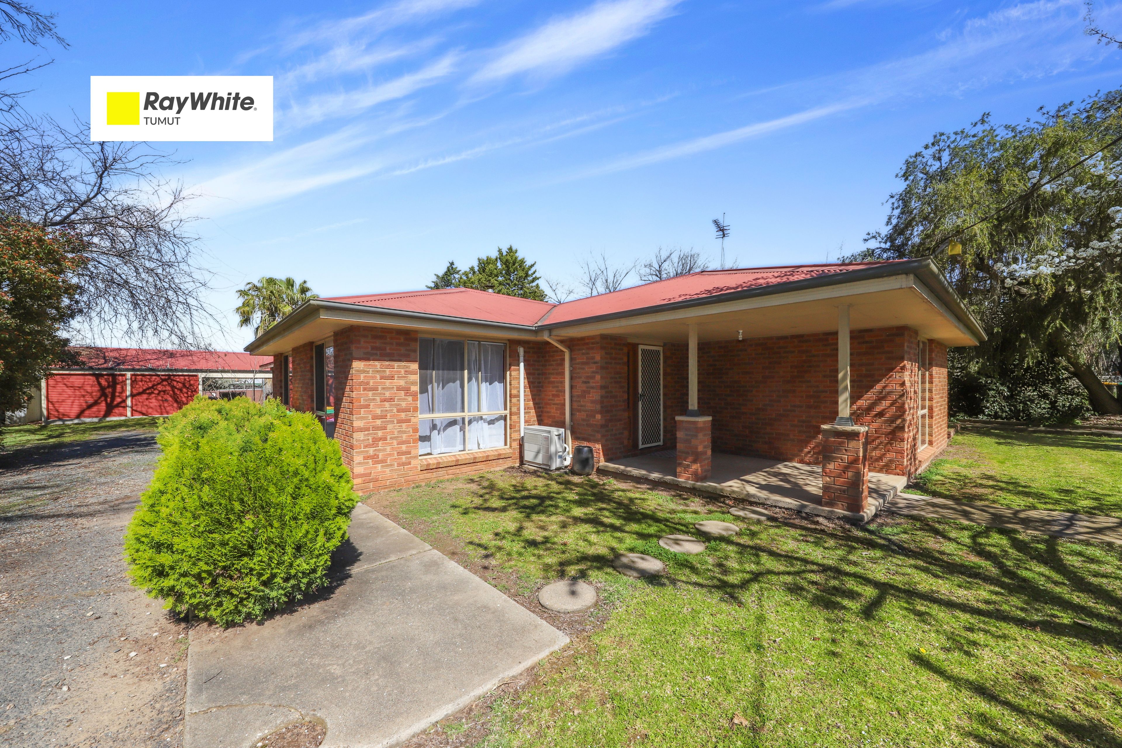 6 Macquarie Street — photo from Ray White Tumut