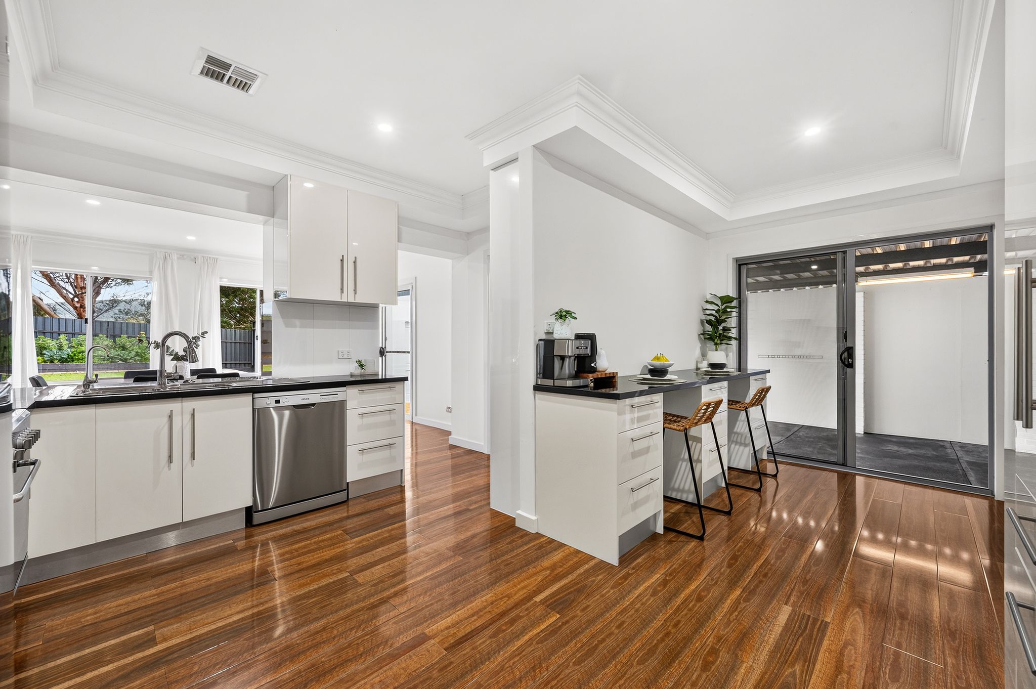 16 Bank Crescent — photo 10 of 22