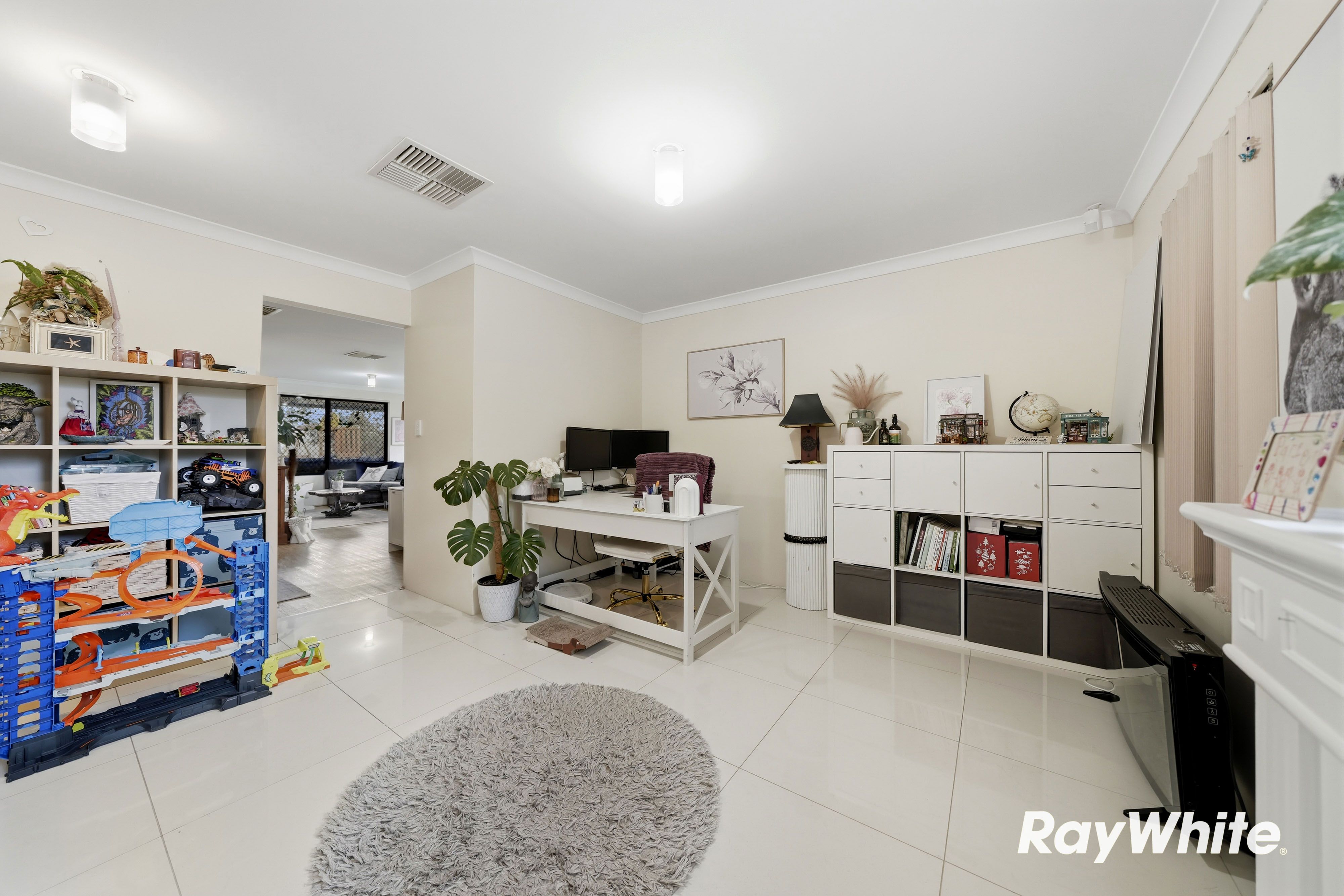 3 Silver Swan Road — photo 4 of 25
