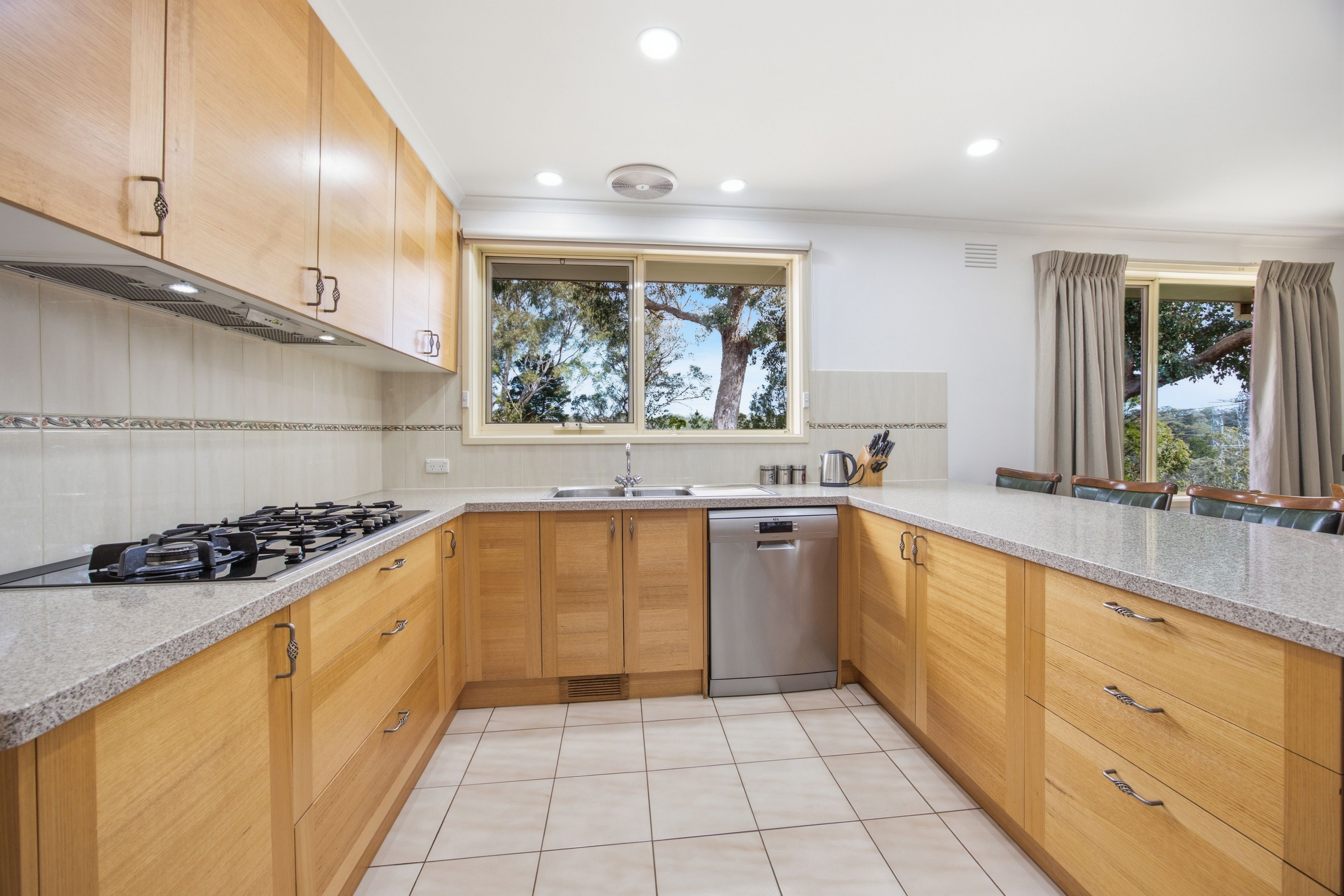 2 Nicholas Court — photo 4 of 17