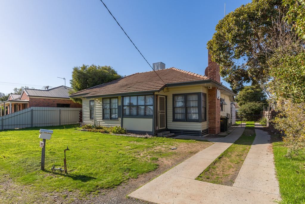 12 Churchill Road, Horsham VIC 3400