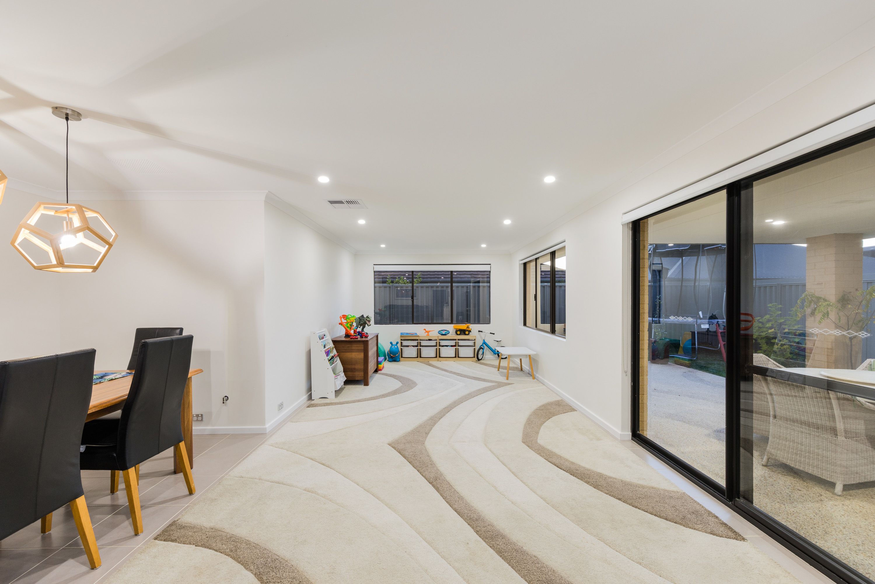 18 Hoffman Way — photo 8 of 26
