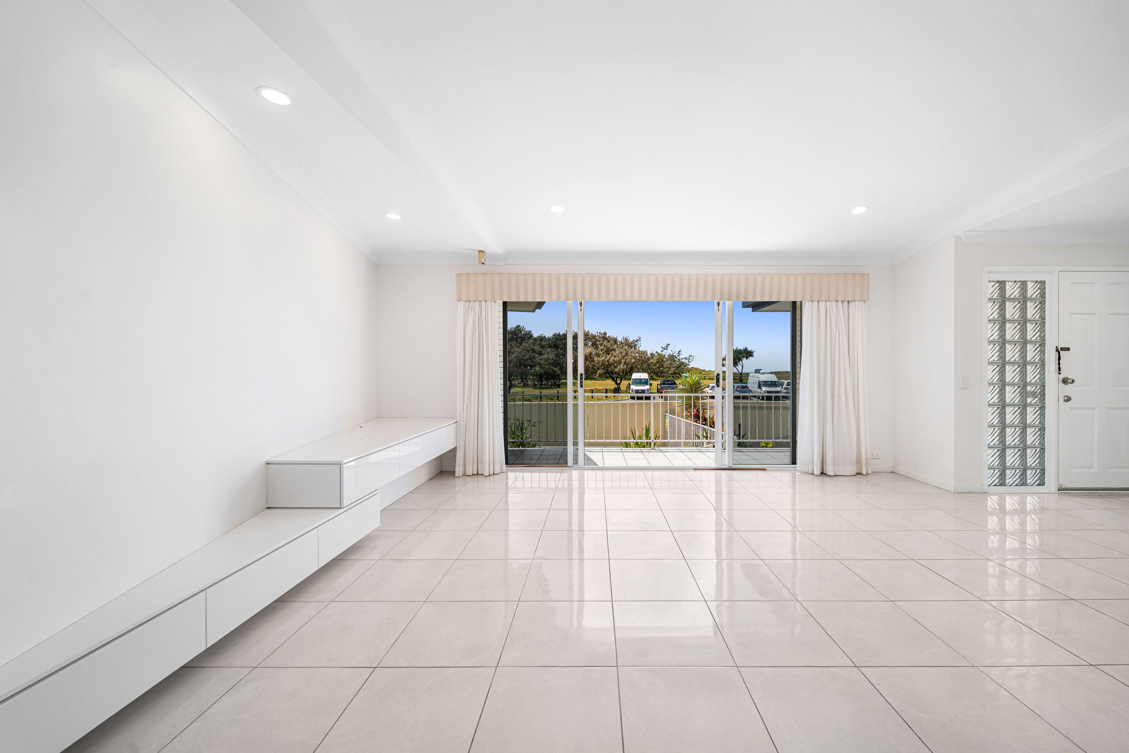 32 Pacific Boulevard — photo 5 of 10