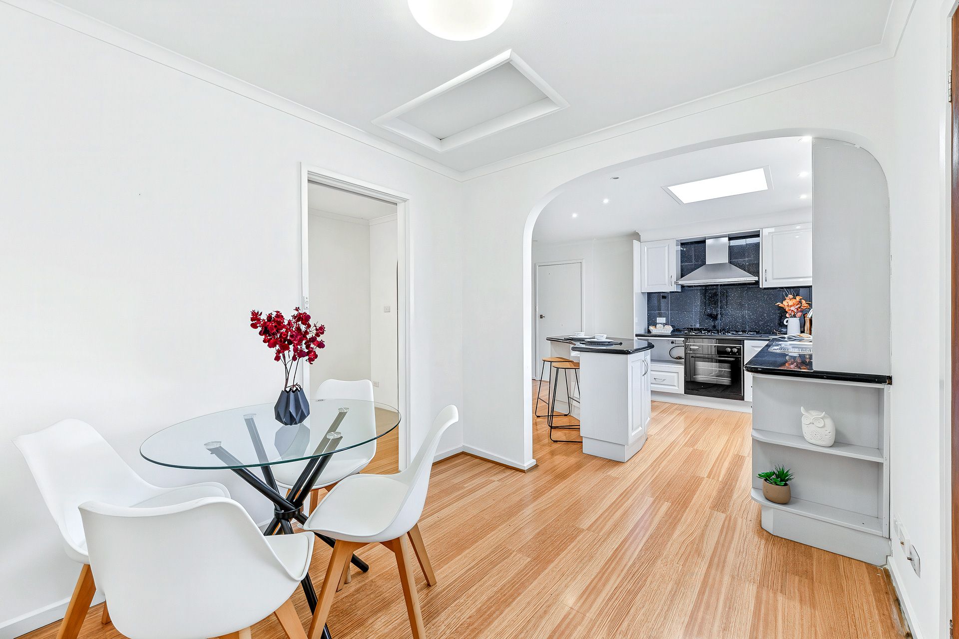 4 Roycroft Close — photo 9 of 14