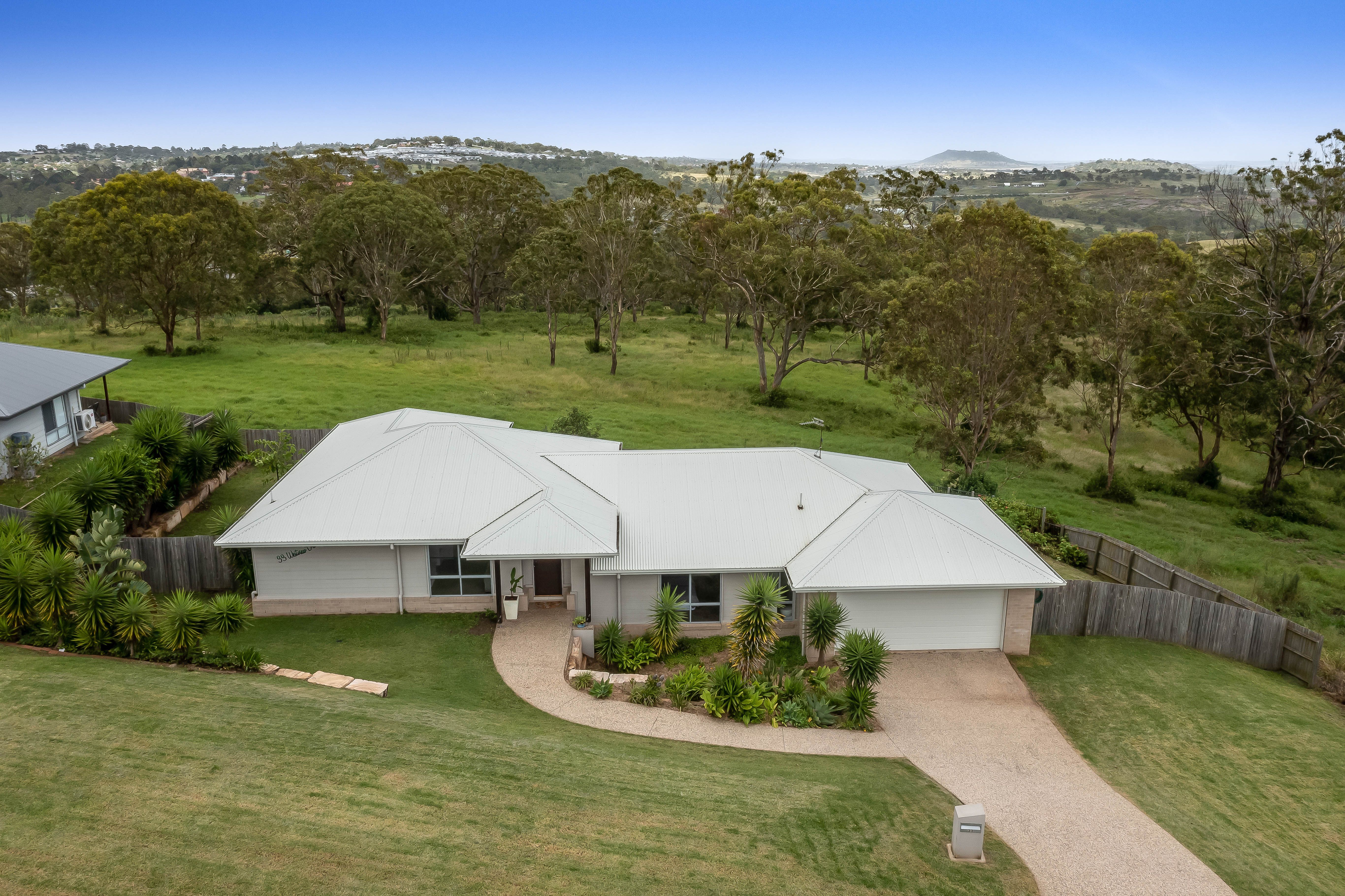 33 Westview Drive, Mount Kynoch, QLD 4350