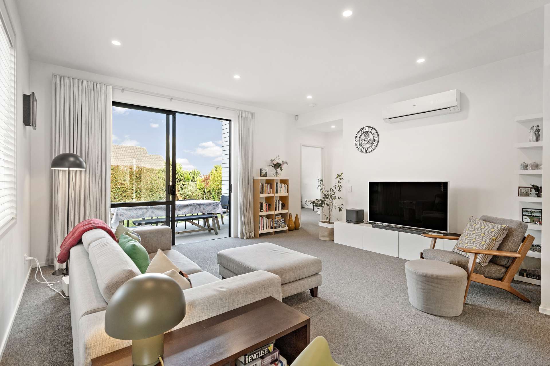 11B Castledine Crescent photo 1