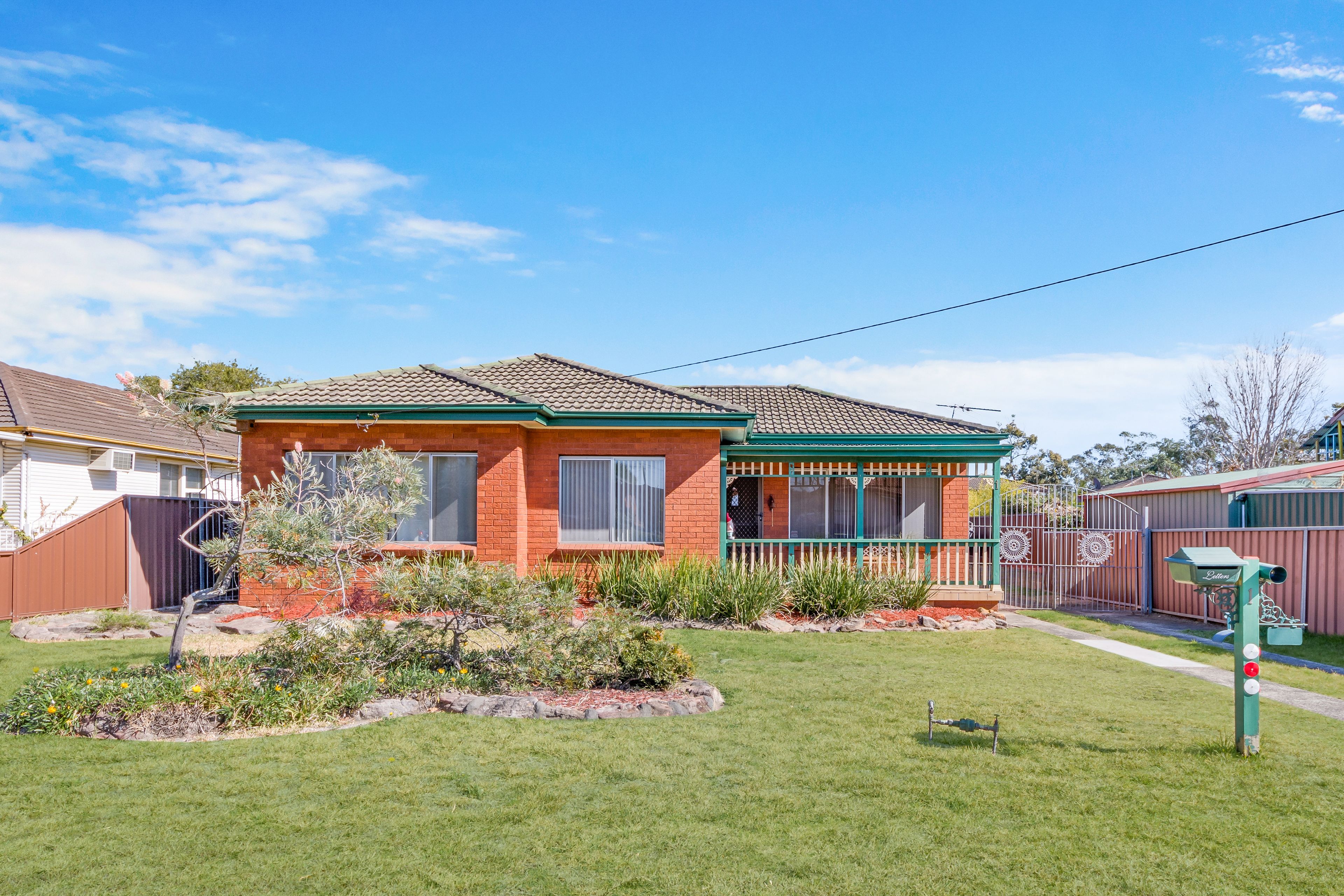1 Wilfrid Street, Macquarie Fields, NSW 2564