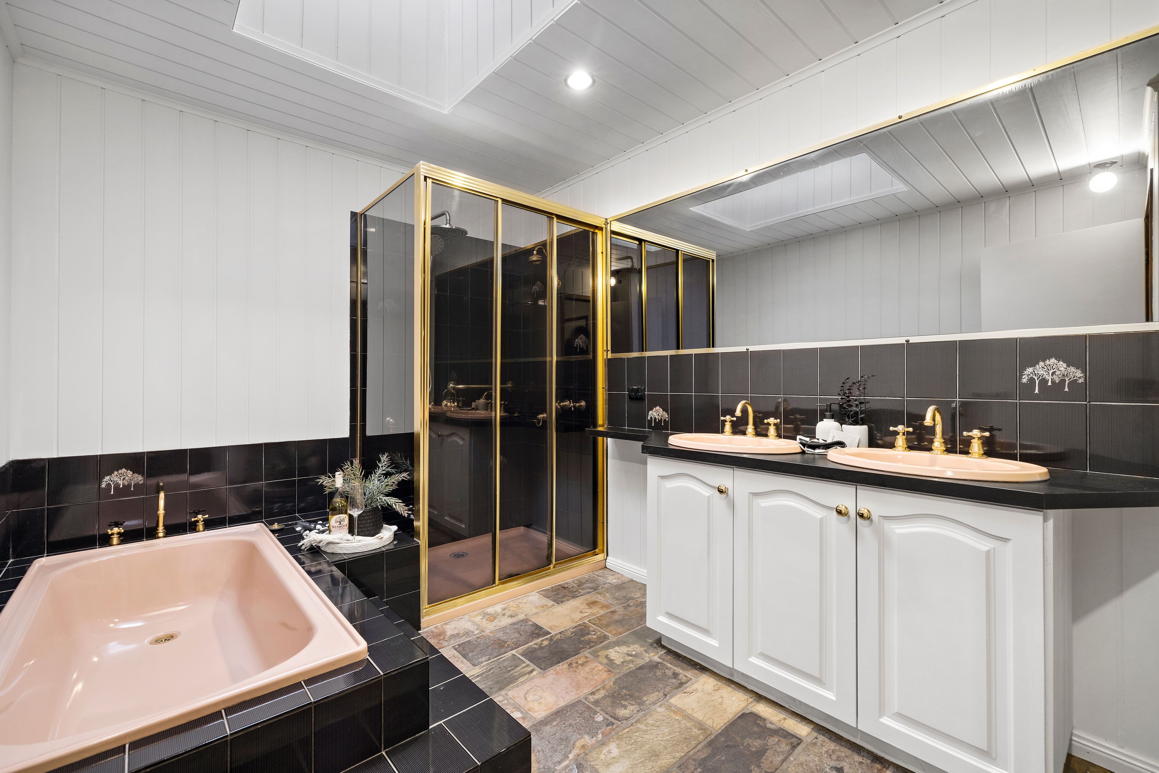48 Stamford Crescent — photo 14 of 25