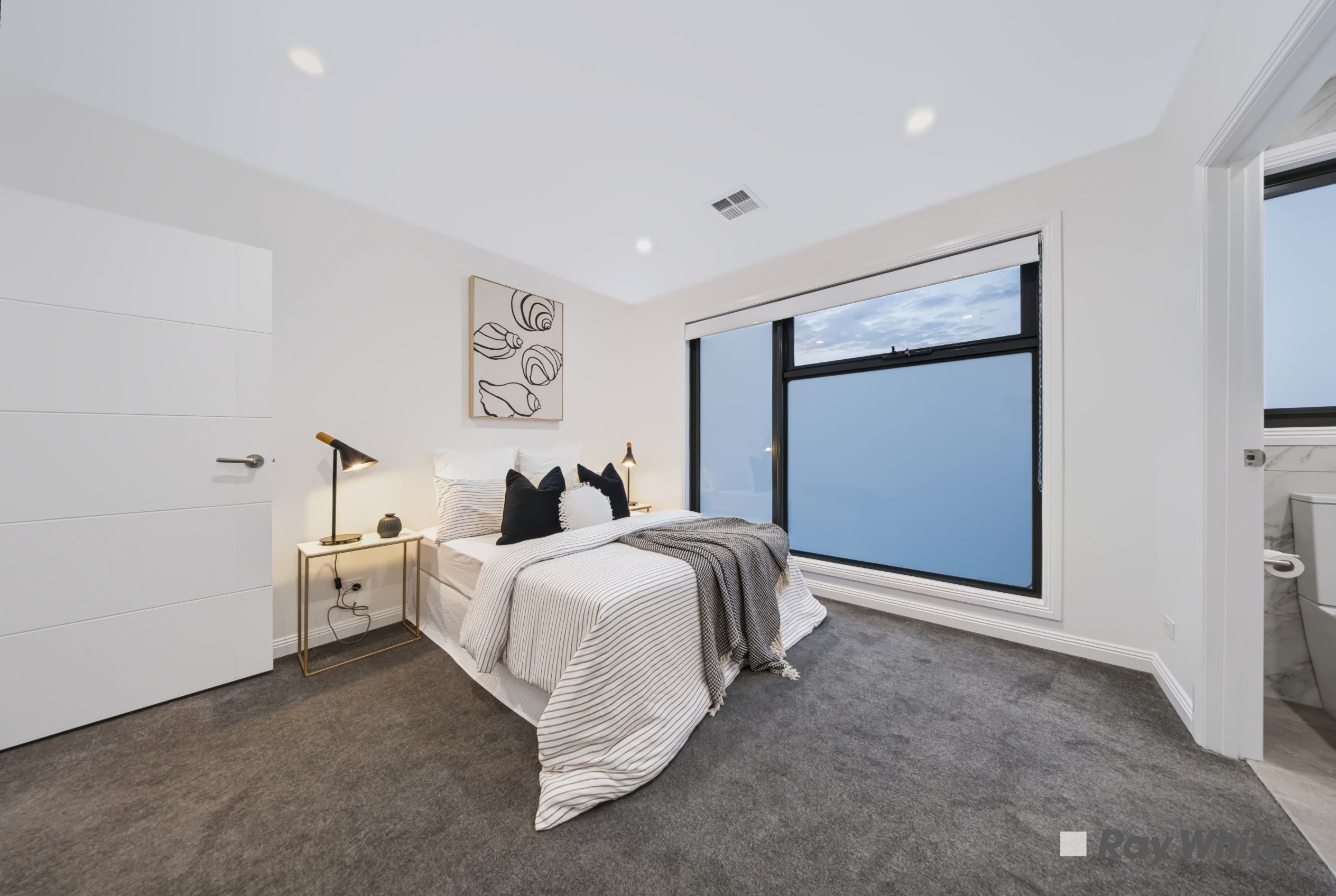 8 Mclean Crescent — photo 17 of 30