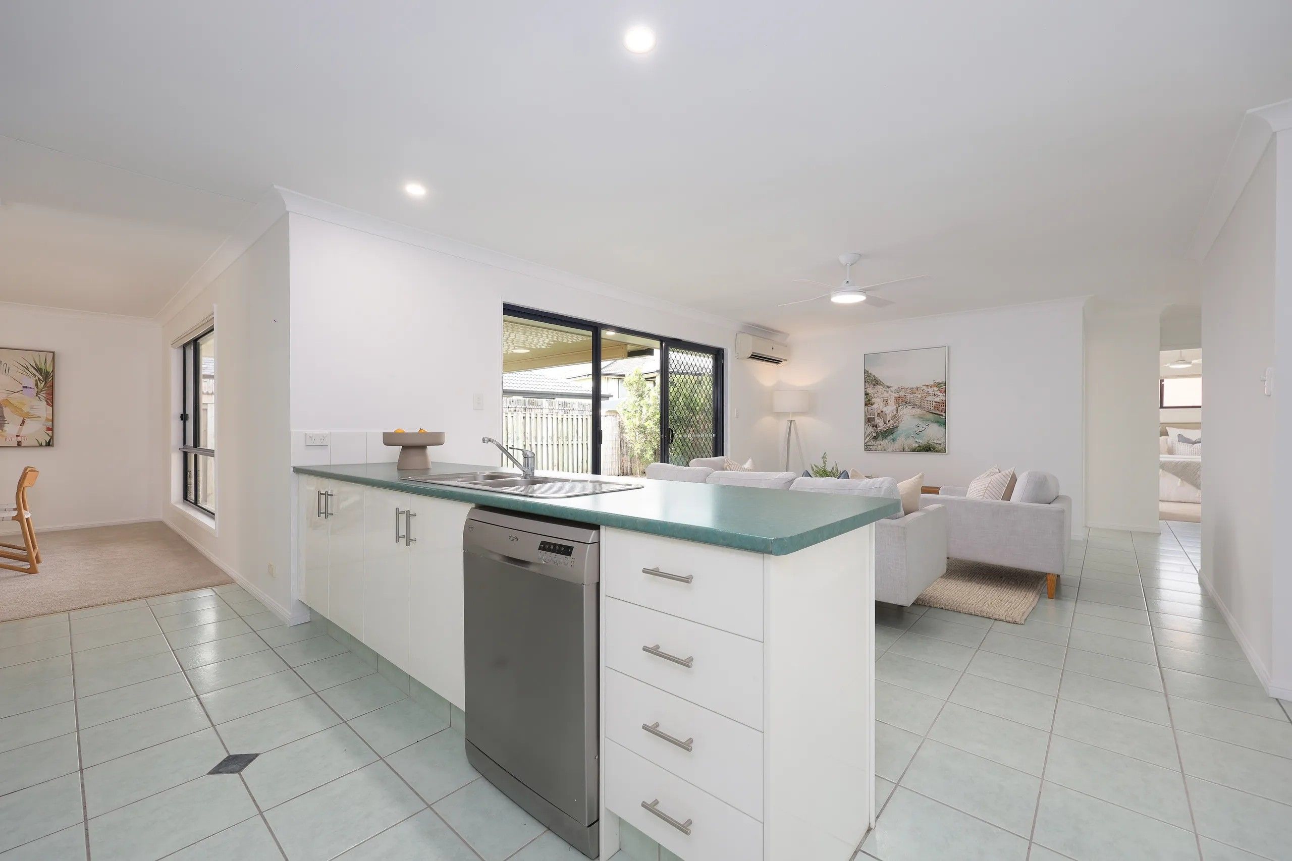 16 Fairbairn Court — photo 6 of 14