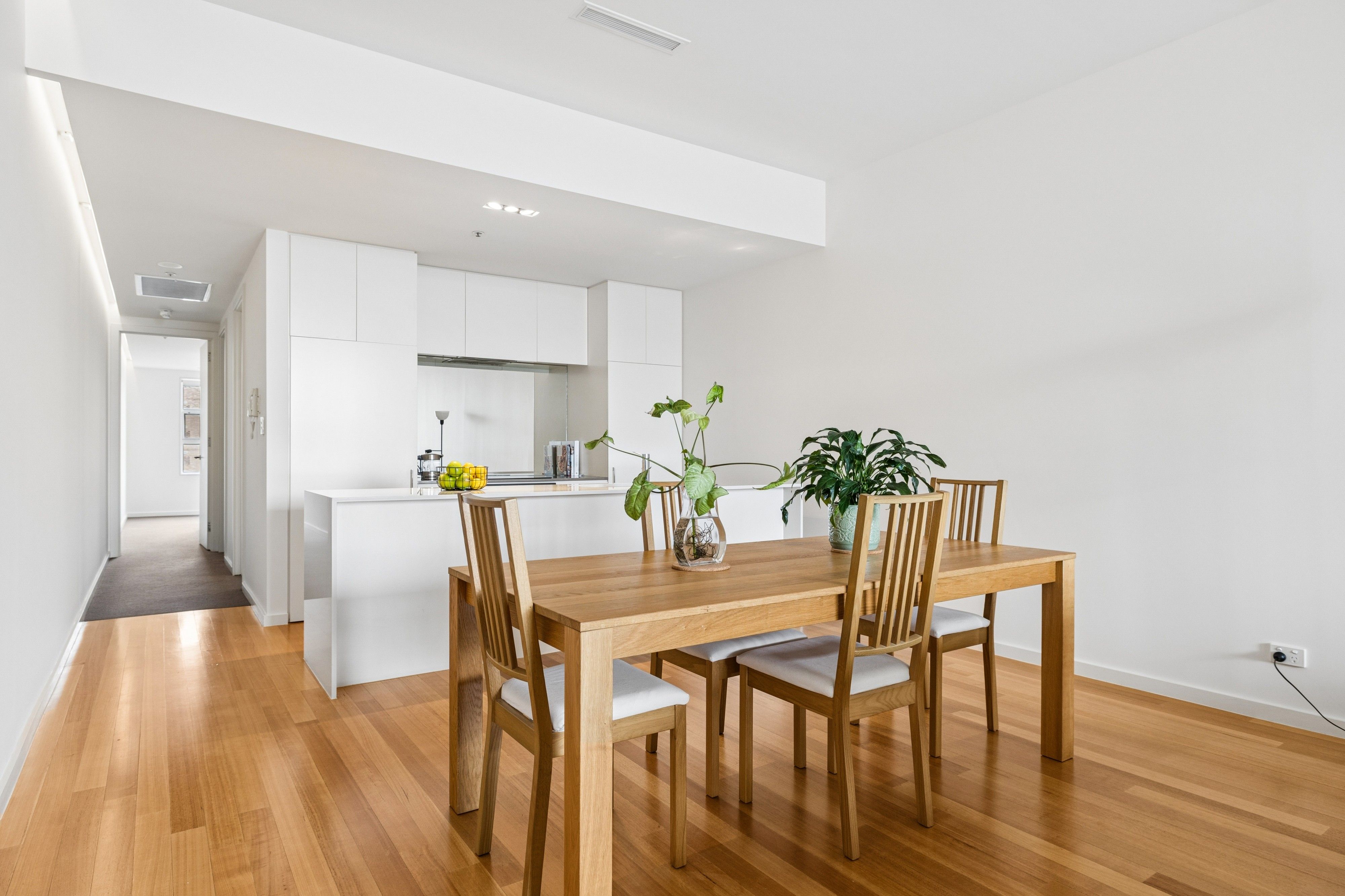 6/115 Gilbert Street — photo 3 of 17