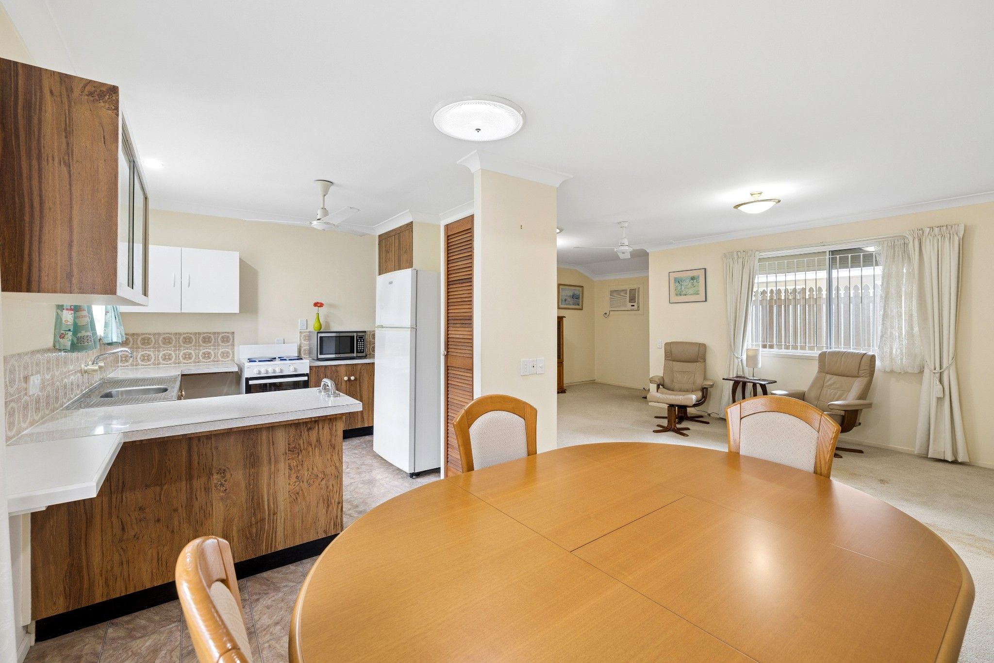 378 Oxley Road — photo 4 of 21