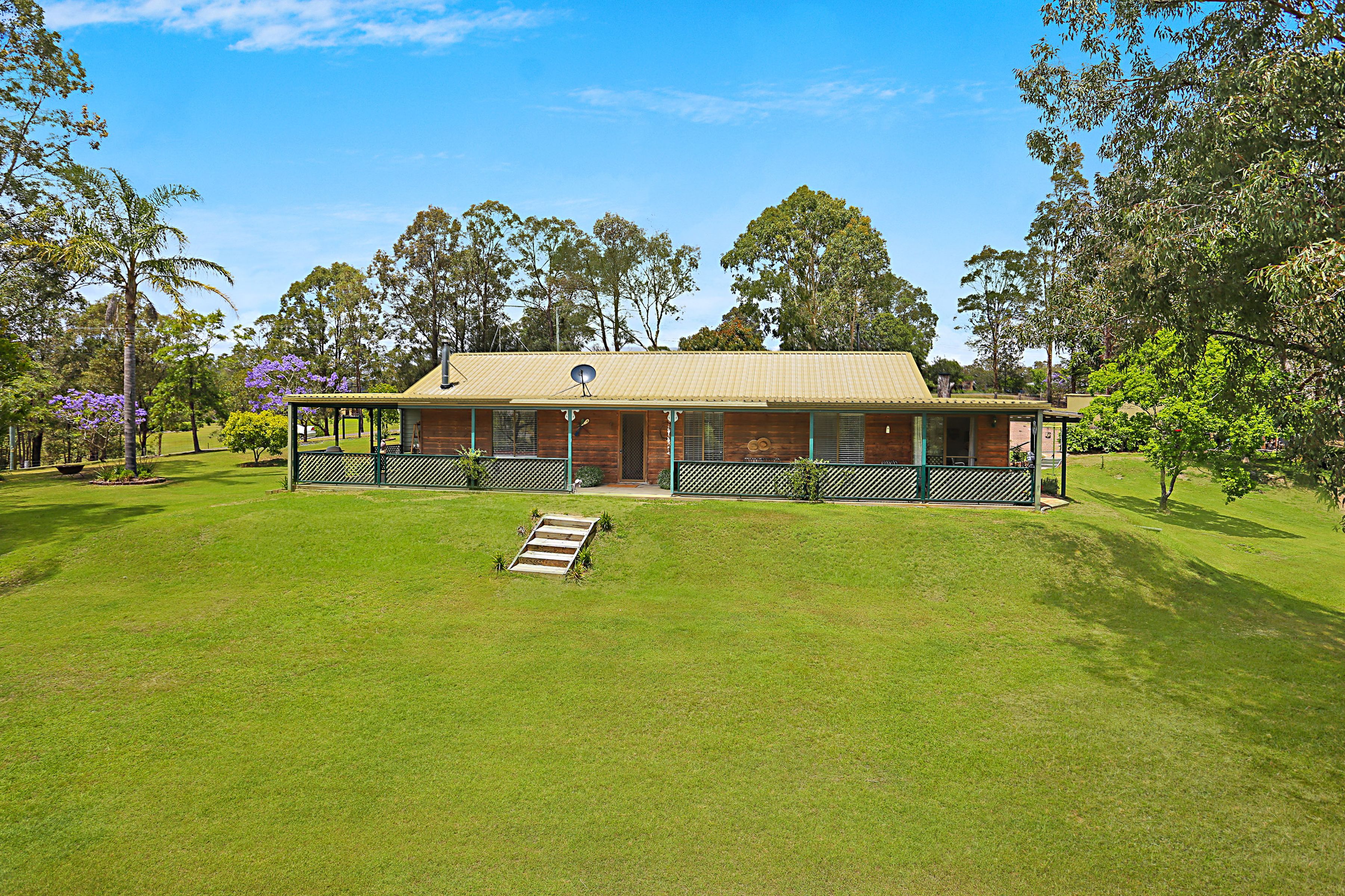 8 Riverview Close