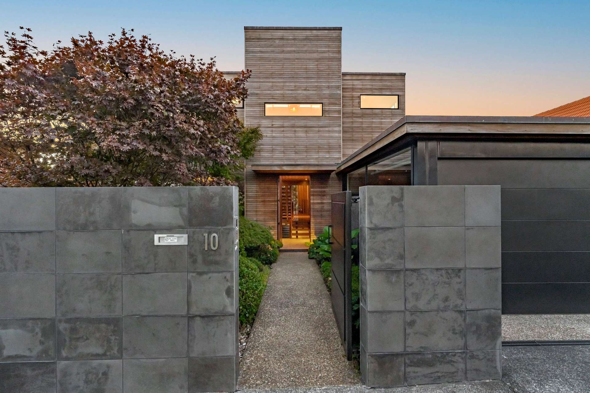 10 Springcombe Road photo 4