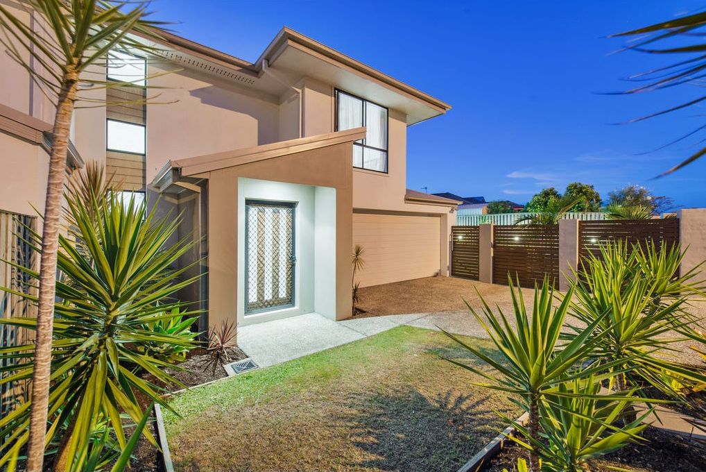 15 Barradeen Circuit, Pacific Pines QLD 4211