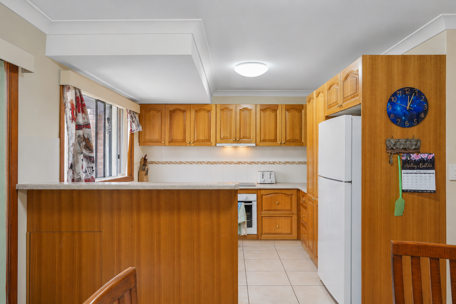 74-76 Lyndon Way — photo 4 of 27