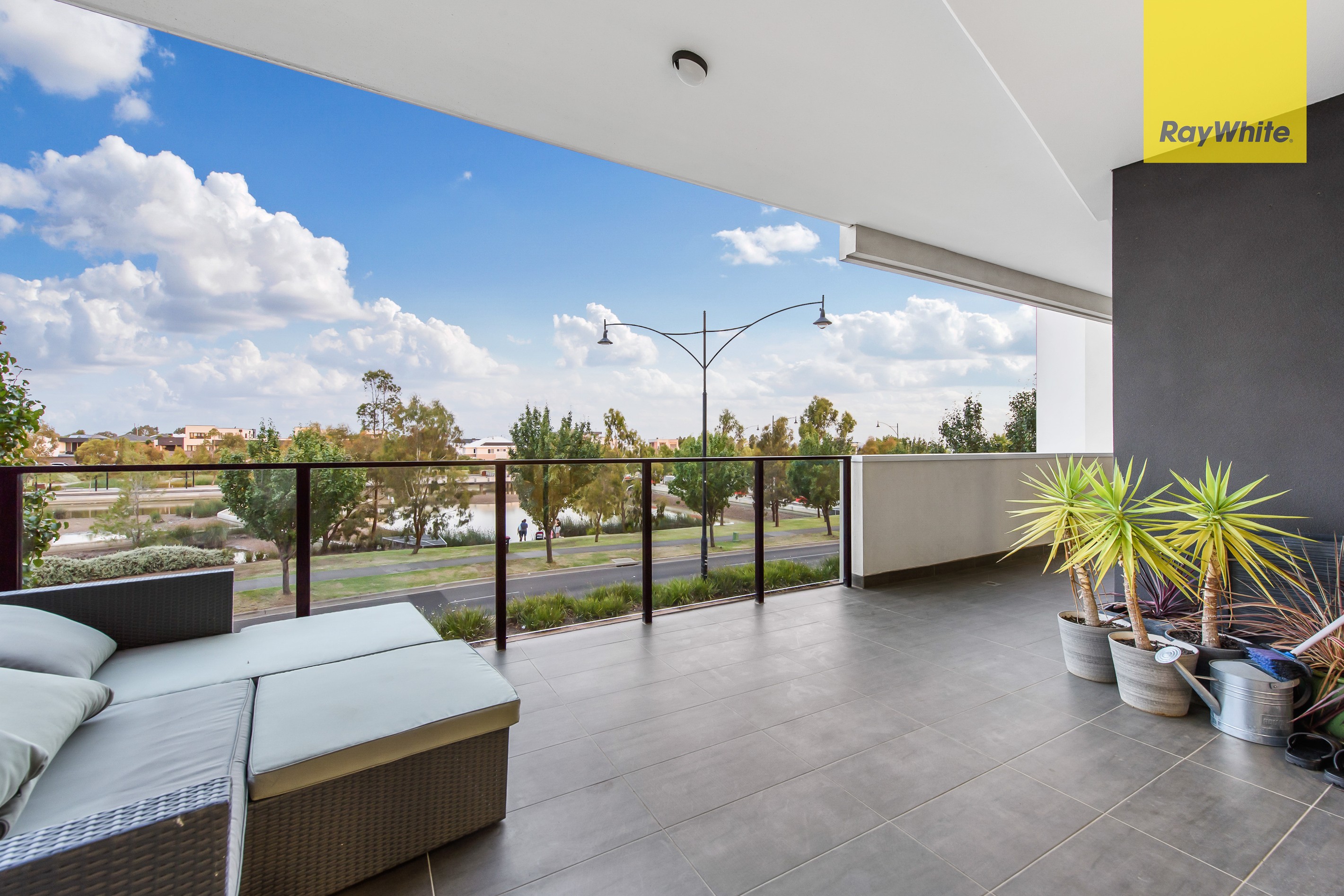 154/73 Lake Street, Caroline Springs, VIC 3023