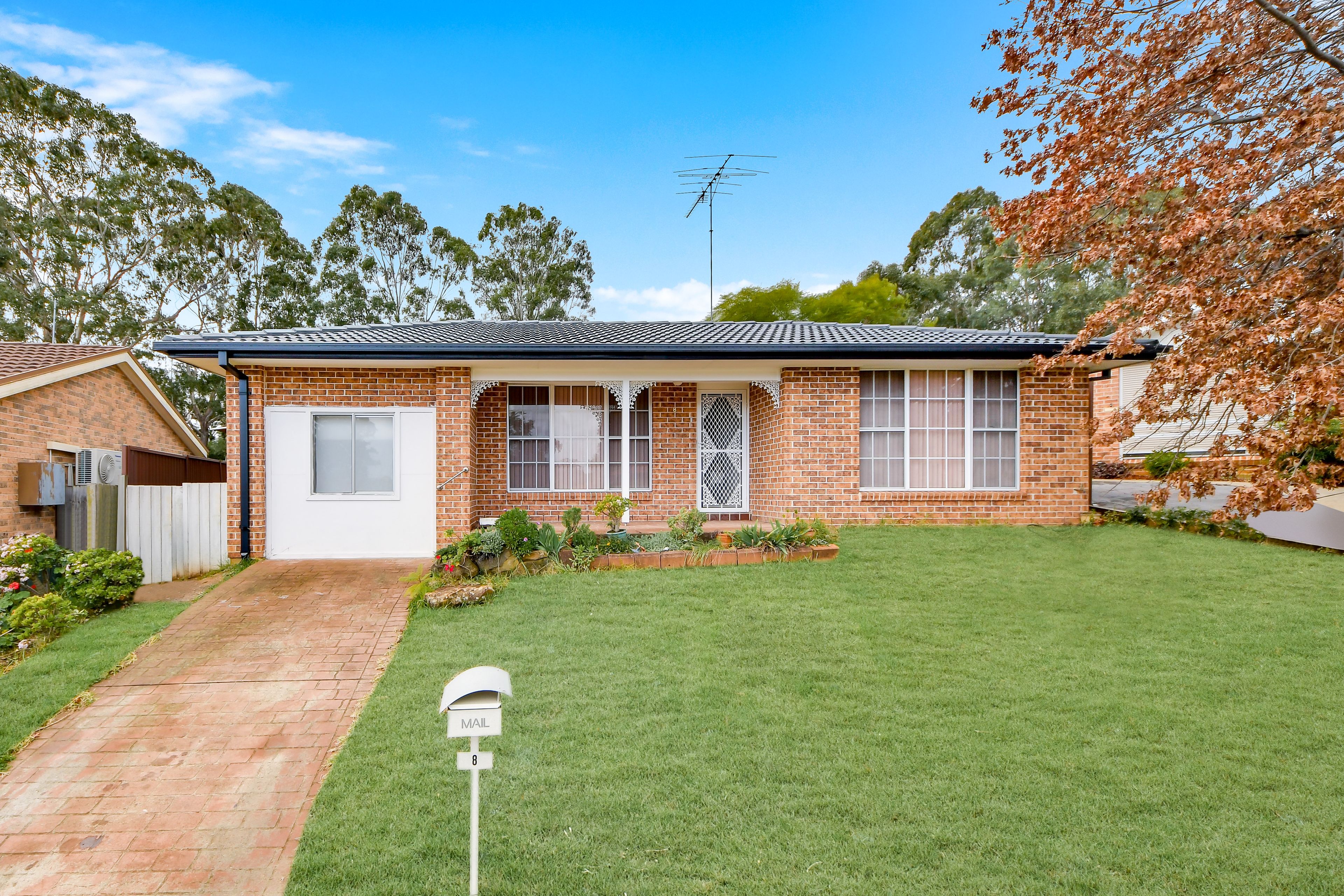 8 Eliza Way