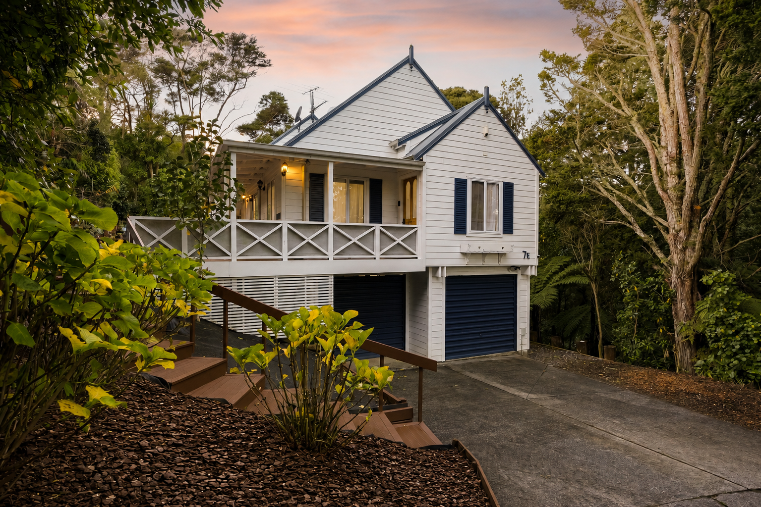 7E Fernwood Grove, Bayview, North Shore City