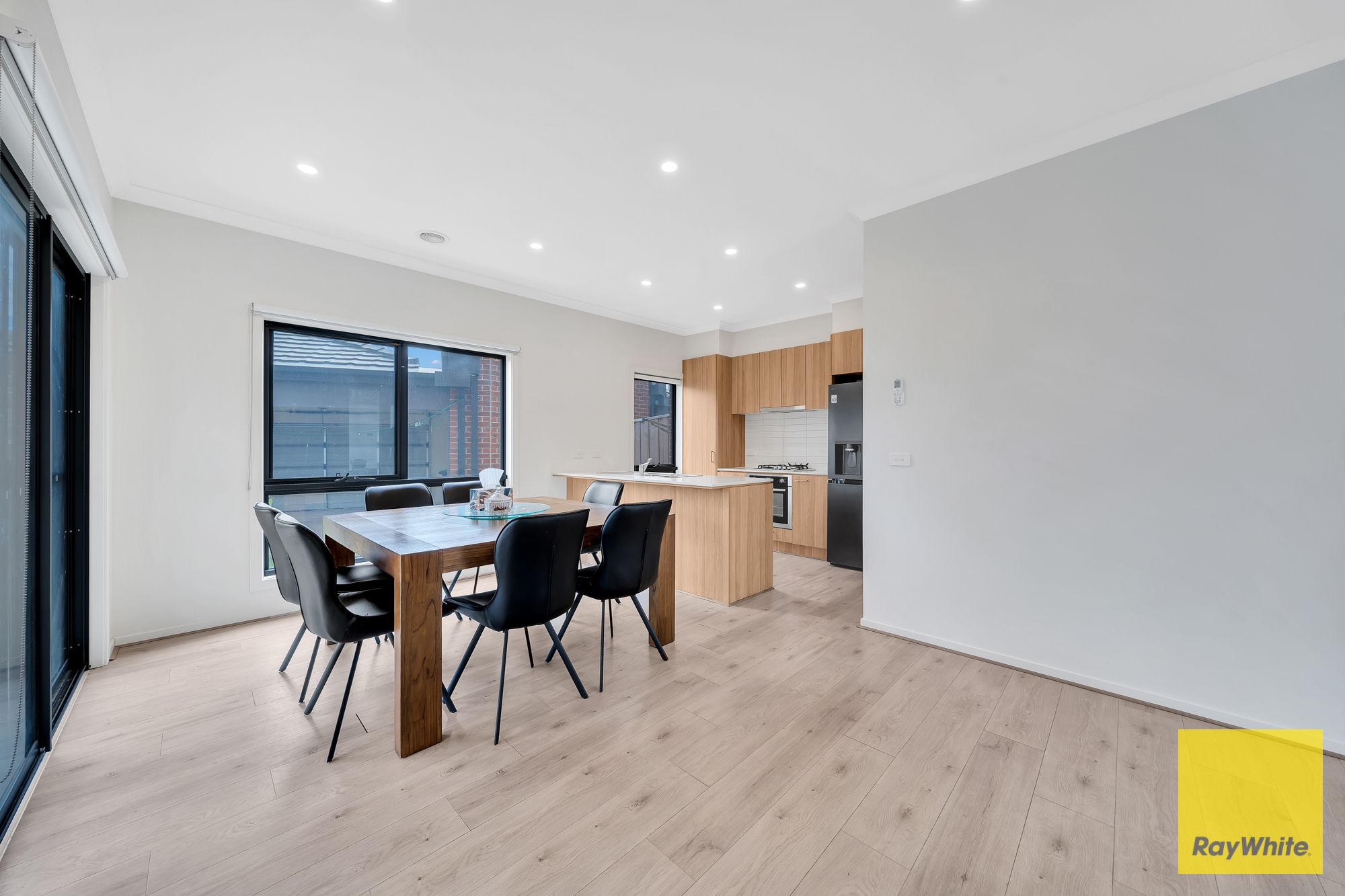 8/4 Westonbury Drive — photo 11 of 30