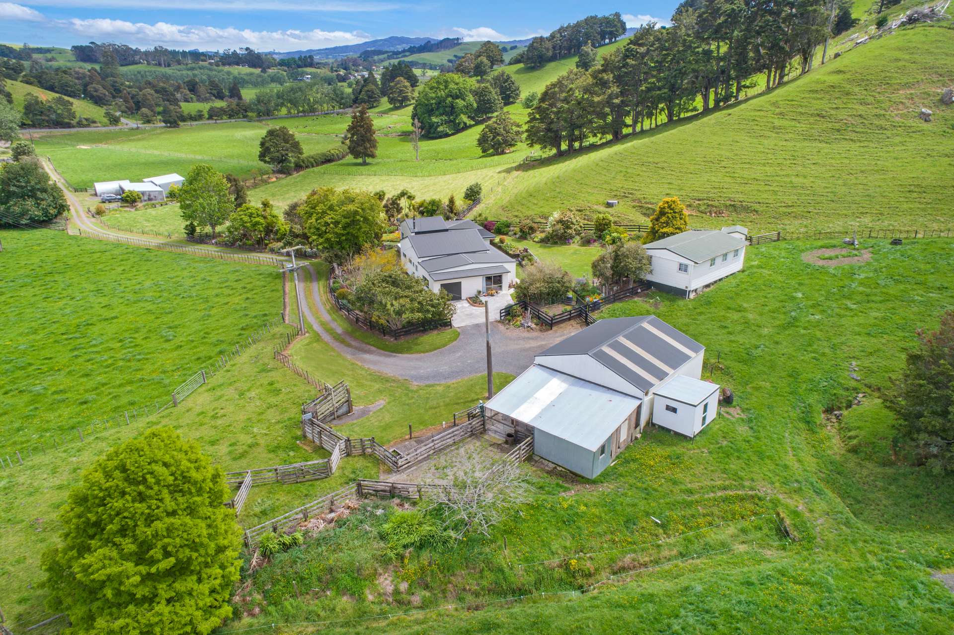 1366 Hukerenui Road photo 2