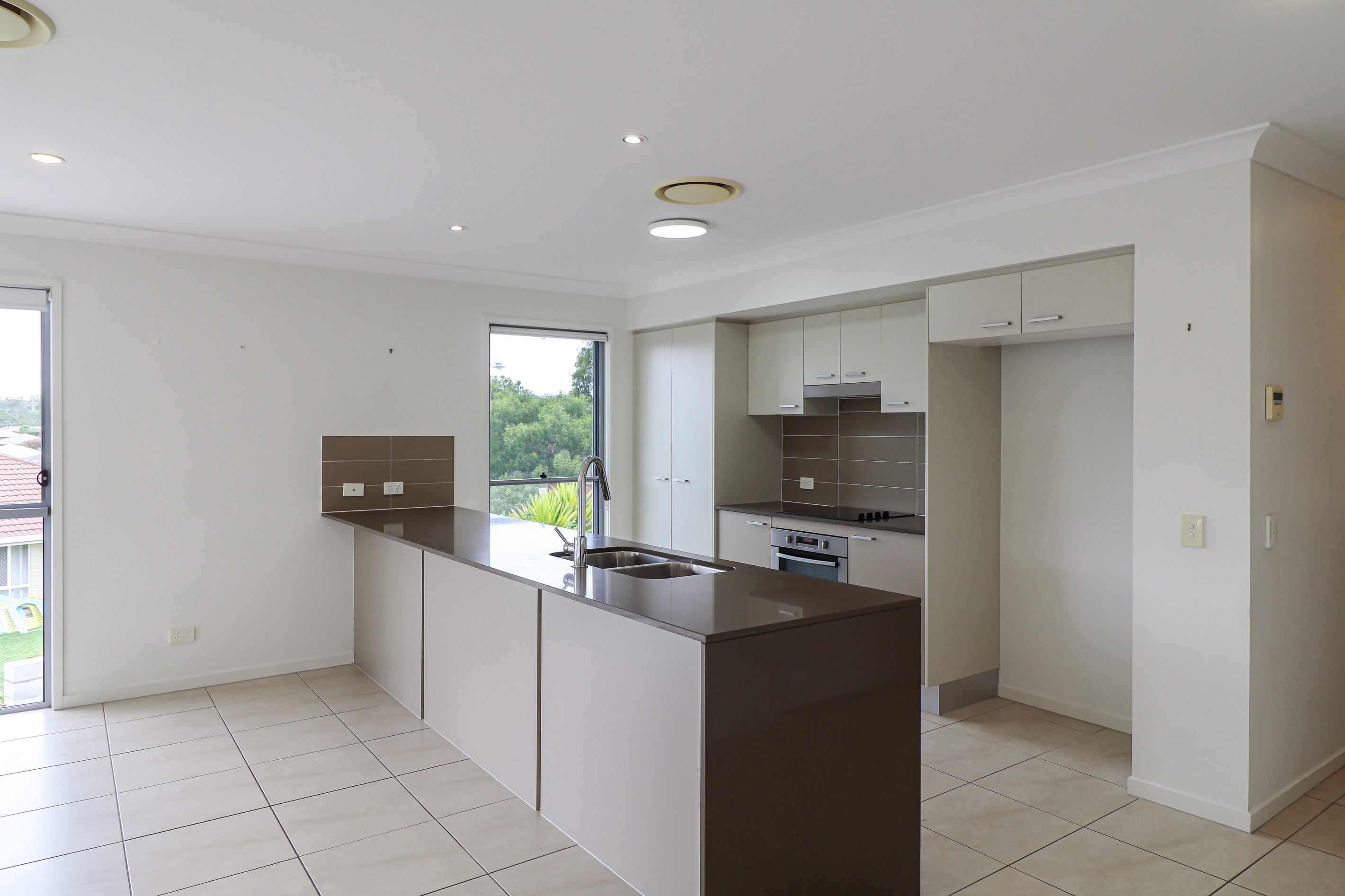 2 Carlsson Place, Kirkwood, QLD 4680