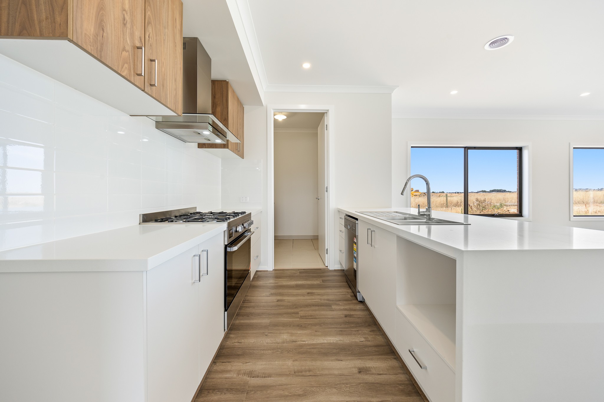 16 Glebe Approach, Clyde North, VIC 3978
