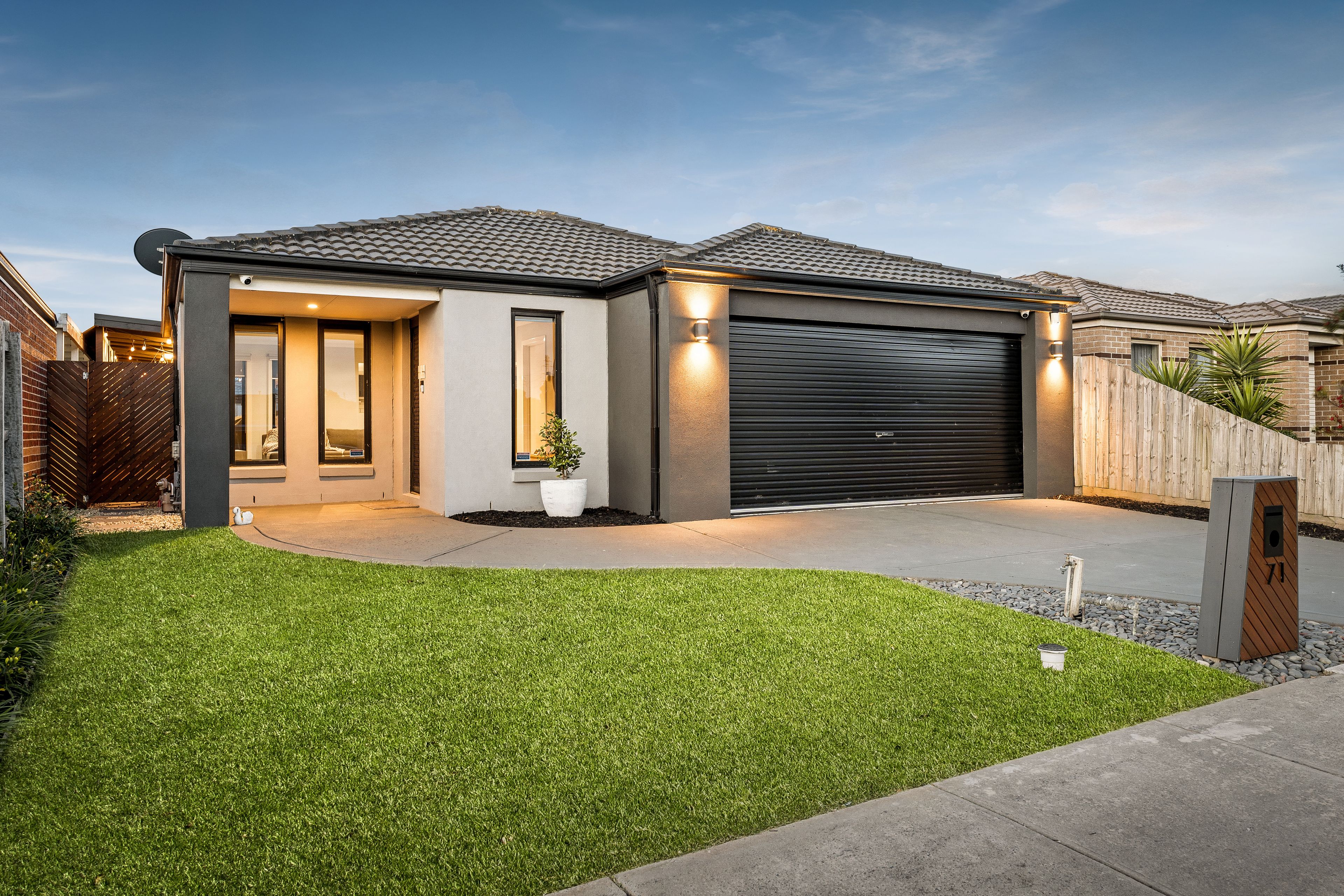 71 Calais Circuit, Cranbourne West VIC 3977