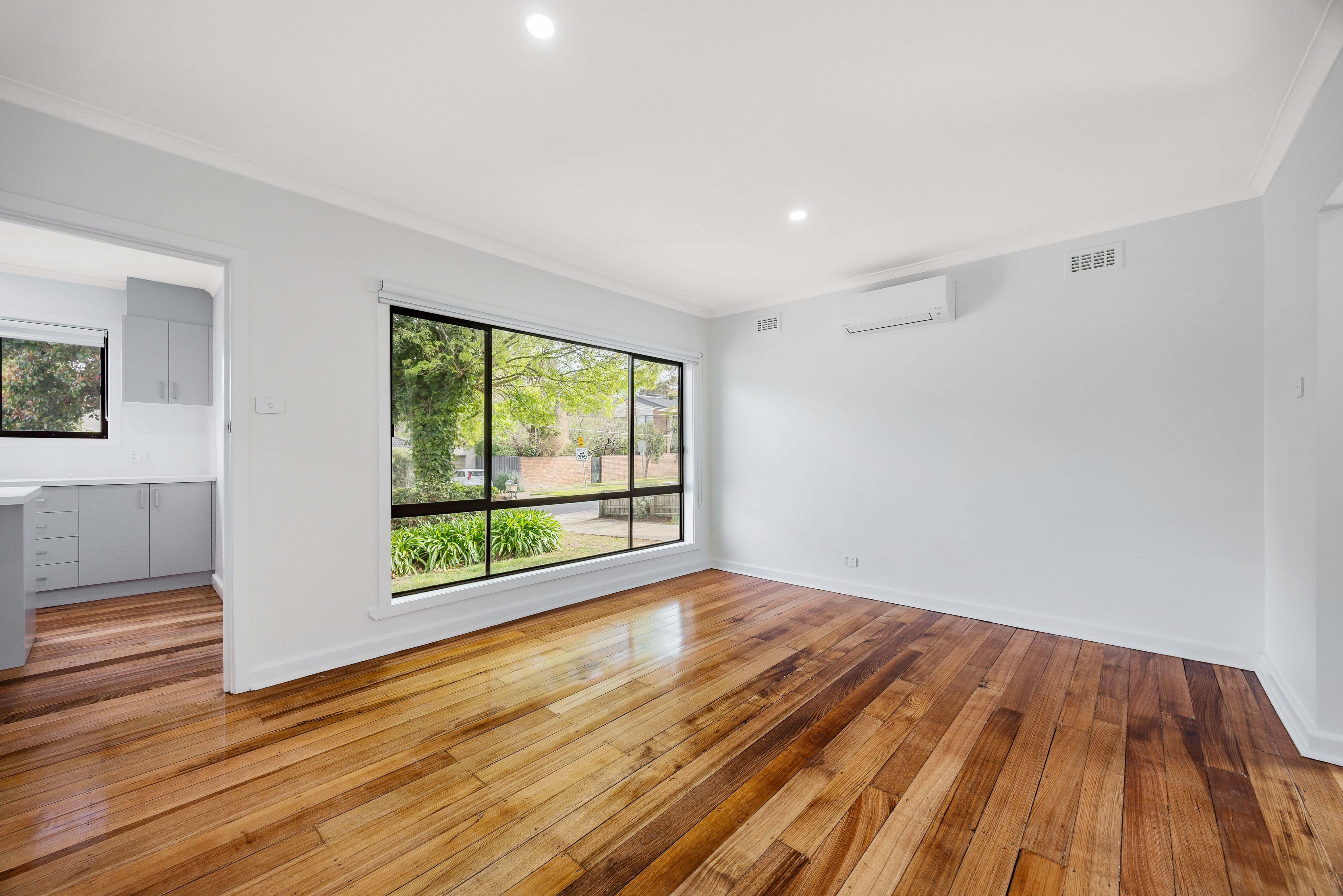 22 Lindsay Street — photo 3 of 6