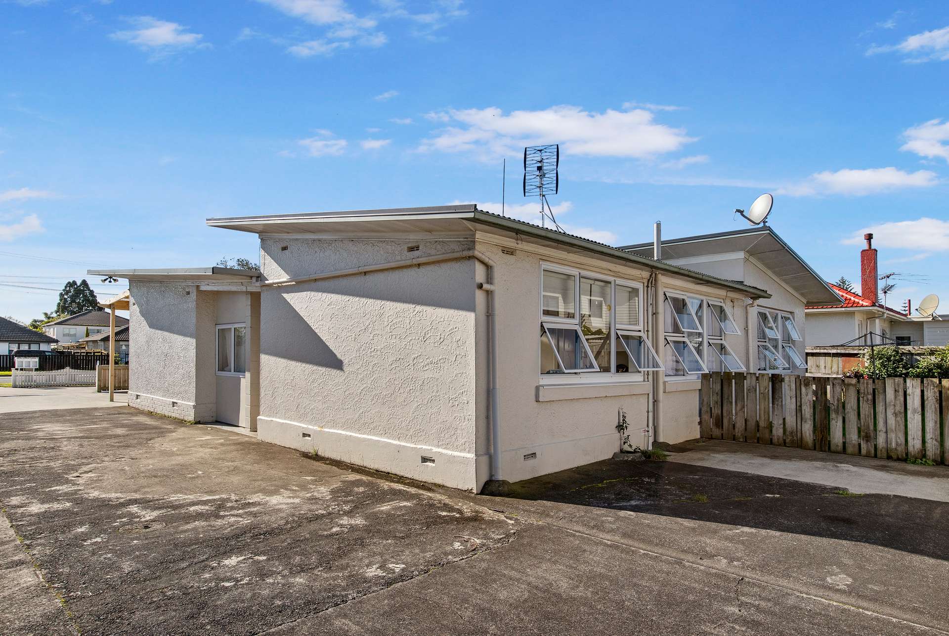 2/131 Carruth Road photo 0