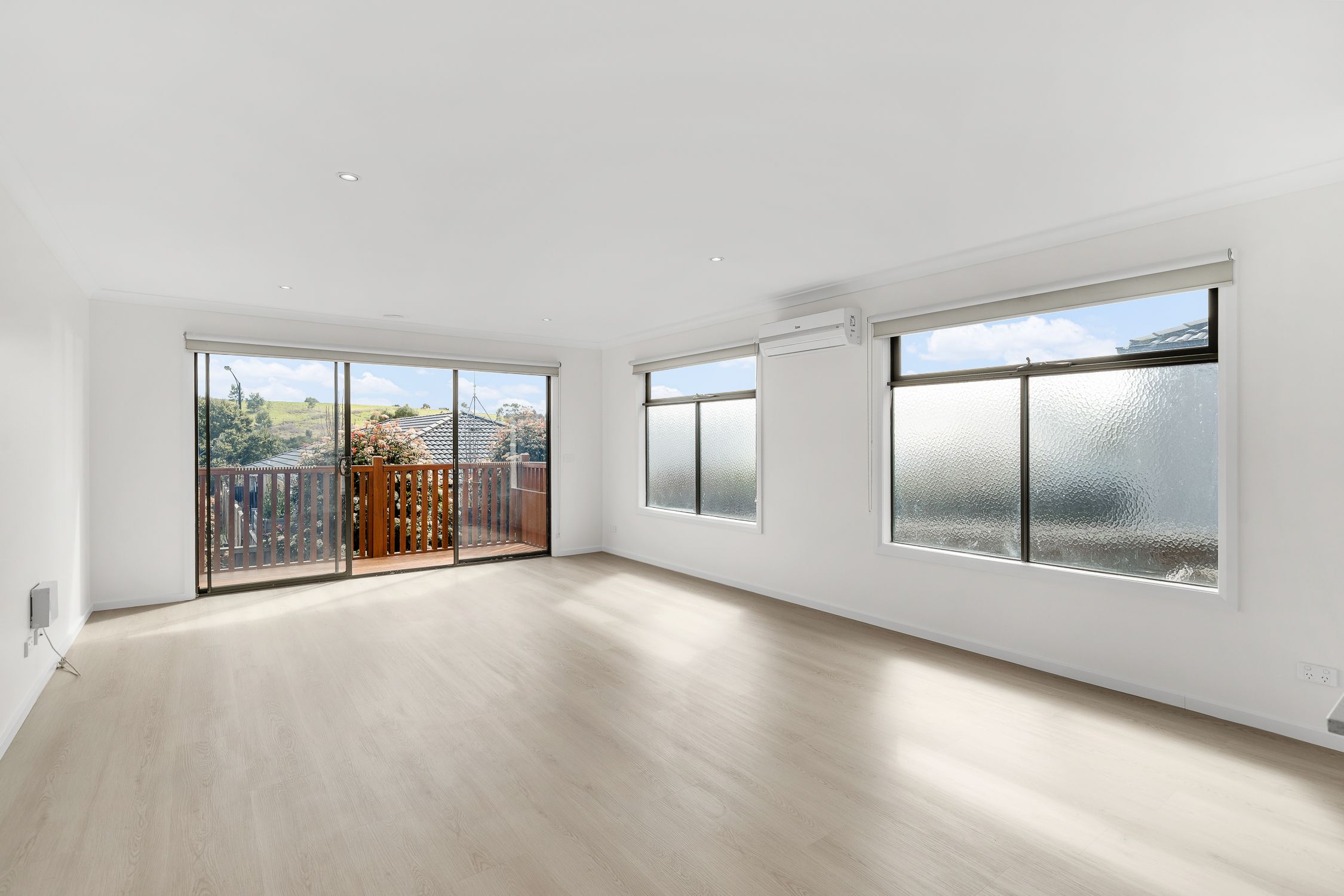 32 Eastbourne Crescent — photo 5 of 12