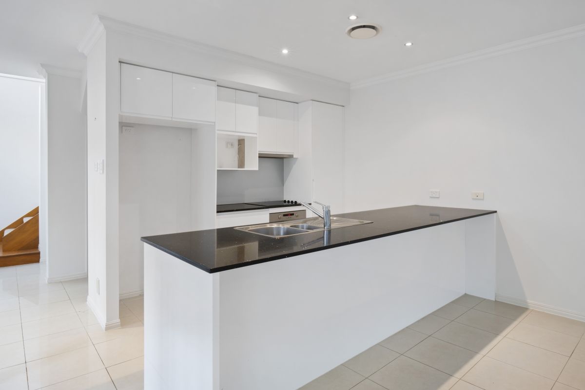 2/12 Dolphin Avenue, Mermaid Beach, QLD 4218