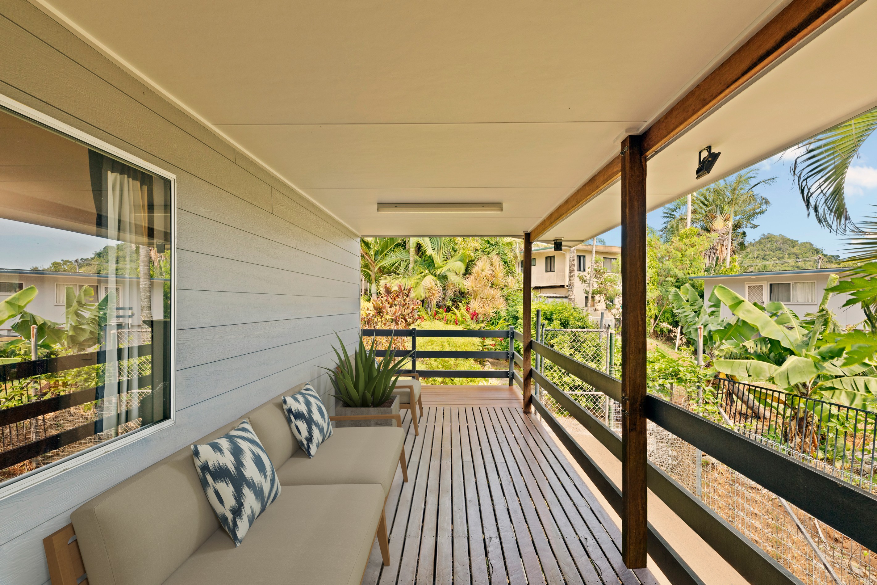 8 Manooka Drive, Cannonvale, QLD 4802