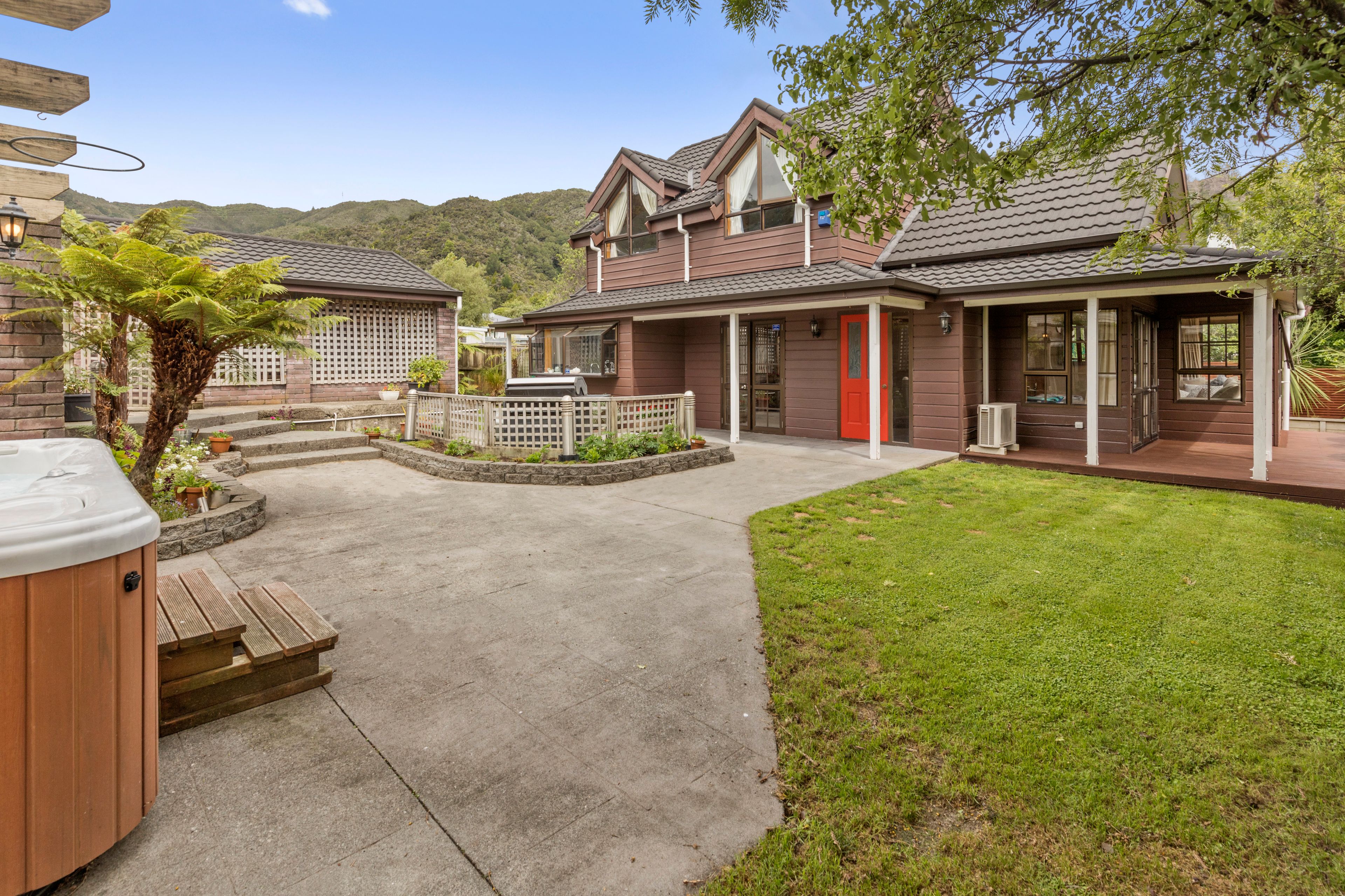 2/98 Horoeka Street, Stokes Valley, Lower Hutt City