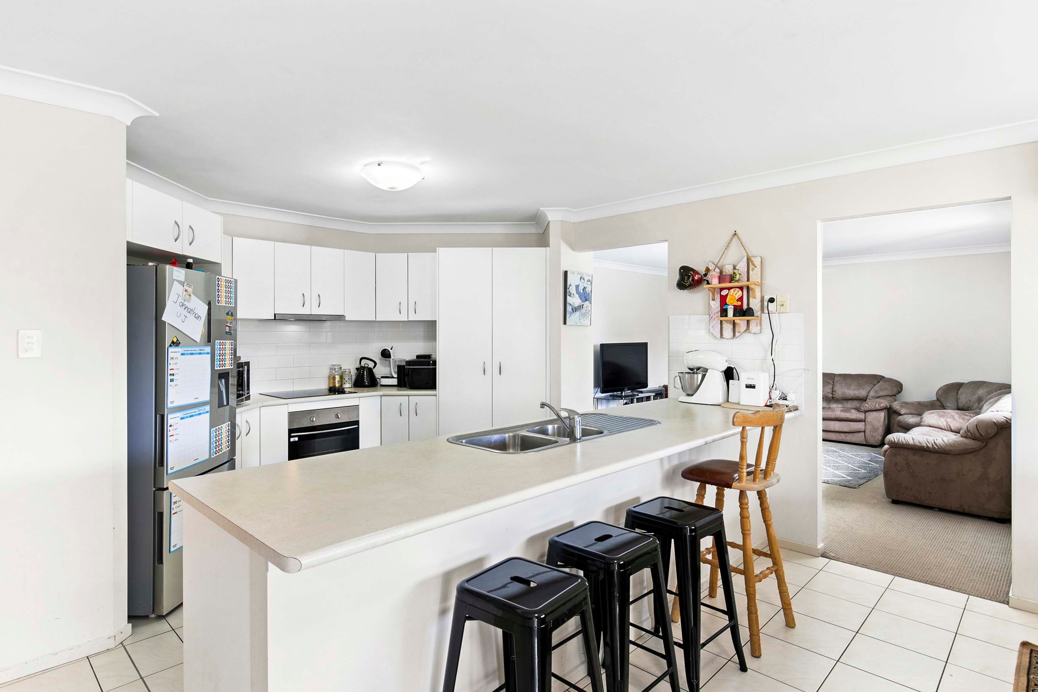 14 Peat Court, Nikenbah, QLD 4655