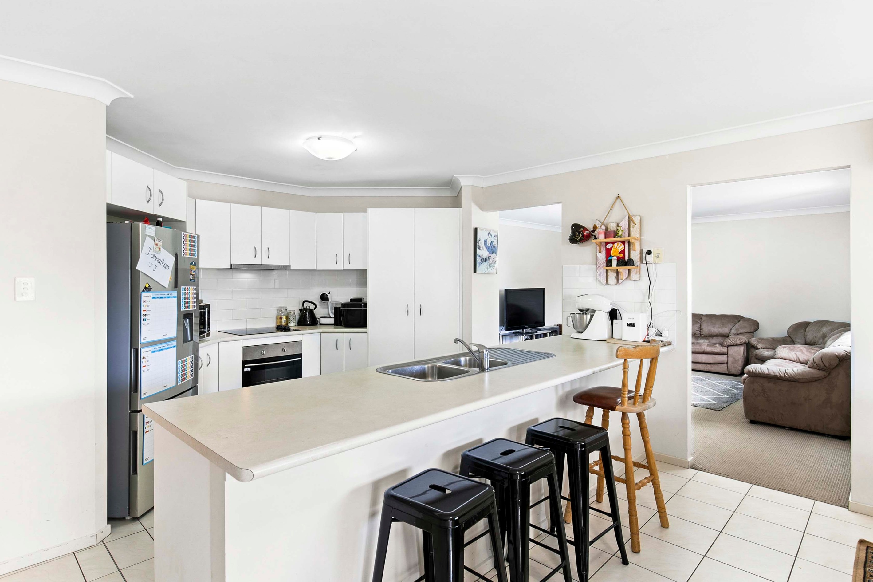 14 Peat Court, Nikenbah, QLD 4655