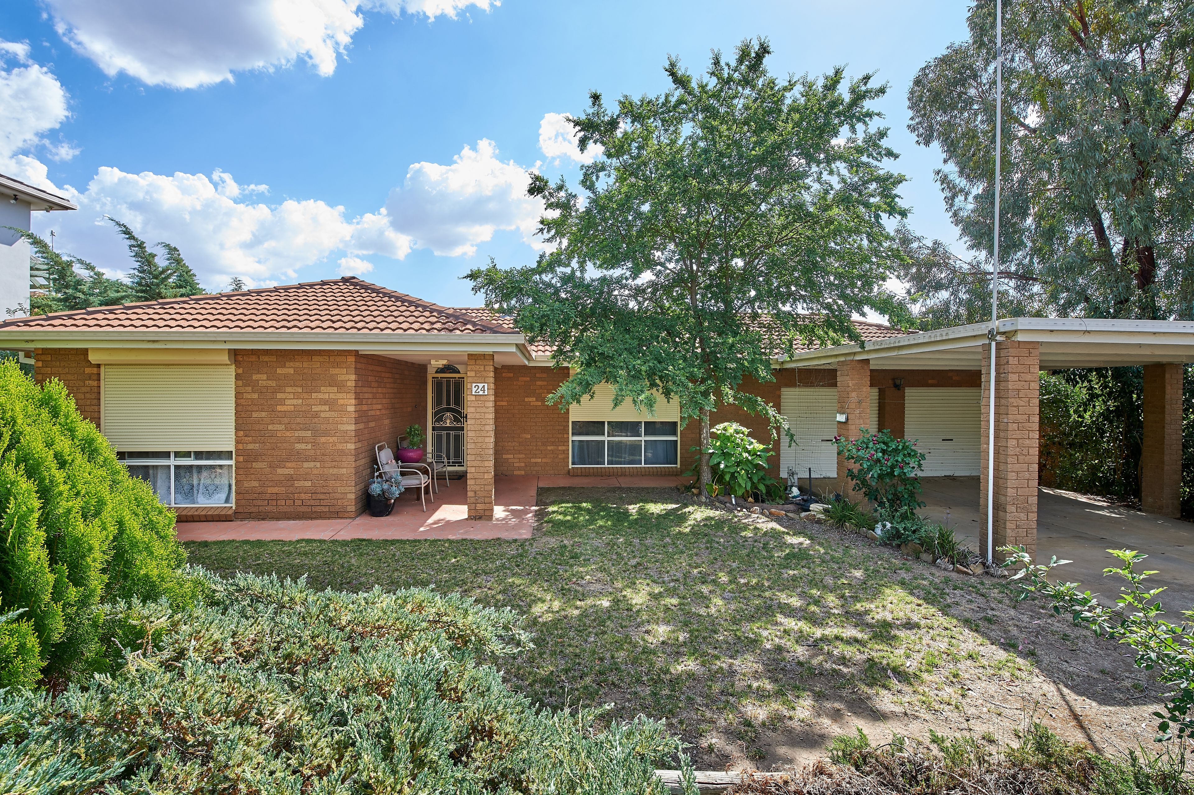 24 McCoullough Drive, Tolland NSW 2650