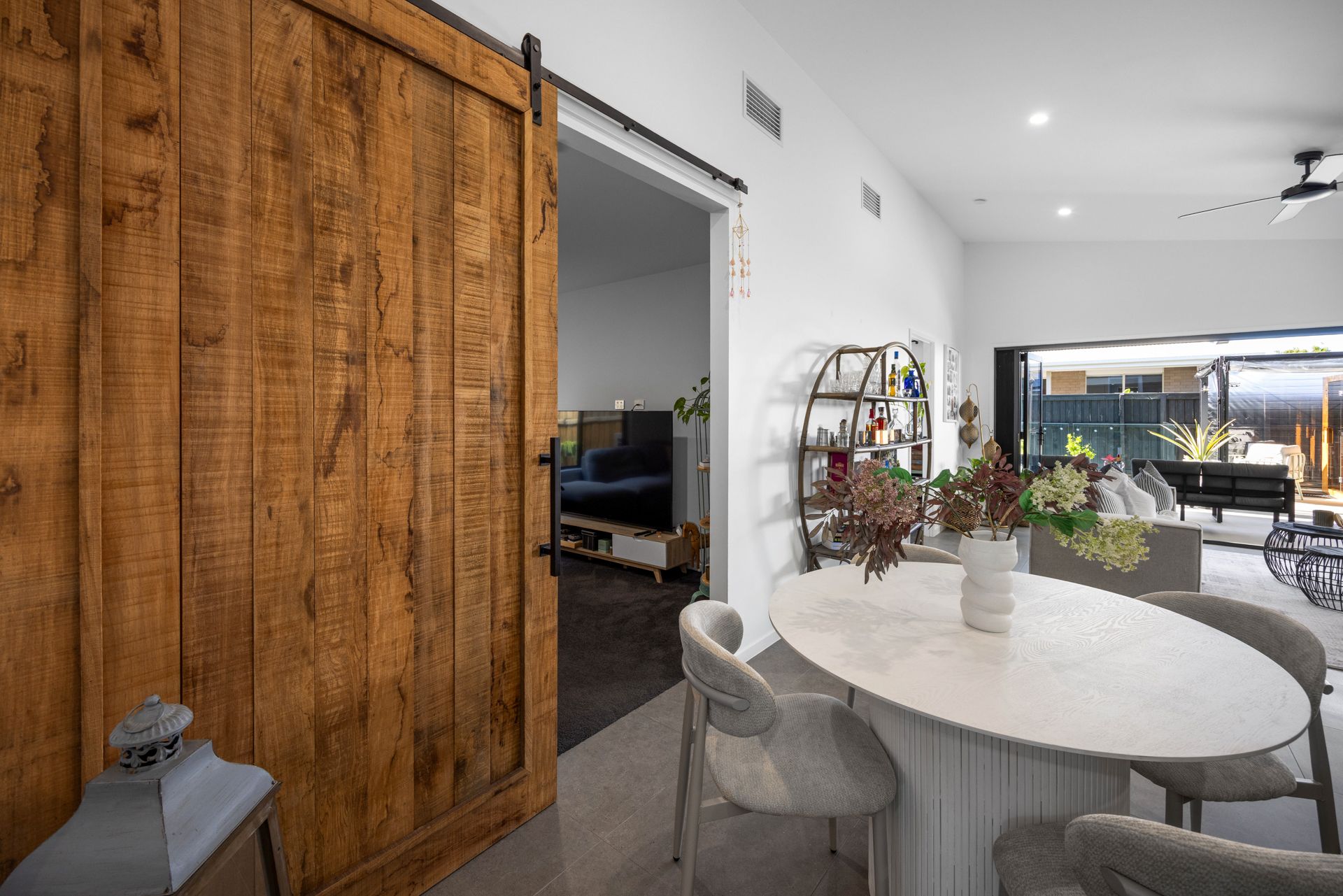 6 Forest Road — photo 11 of 15