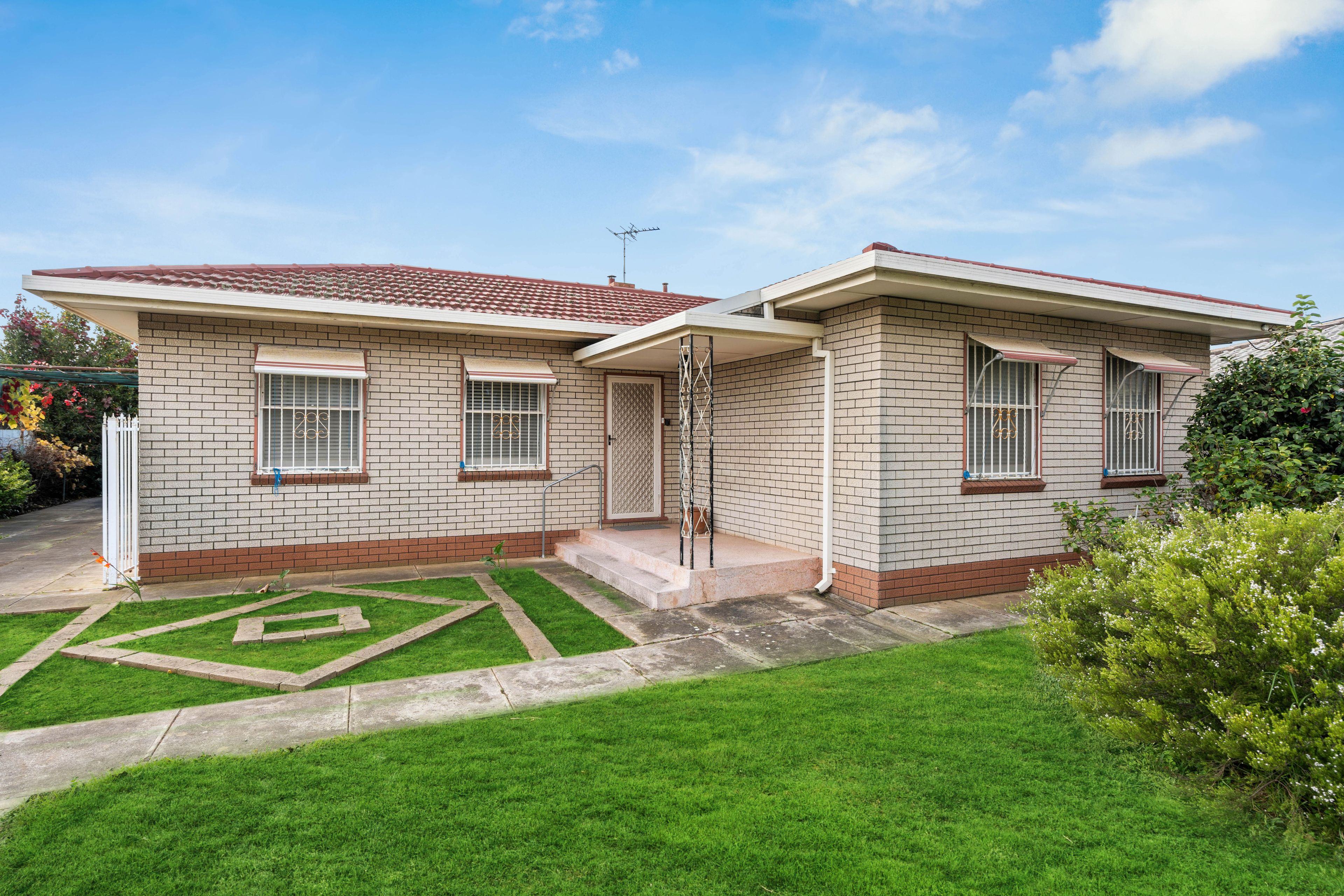 14 Fourth Avenue, Woodville Gardens, SA 5012