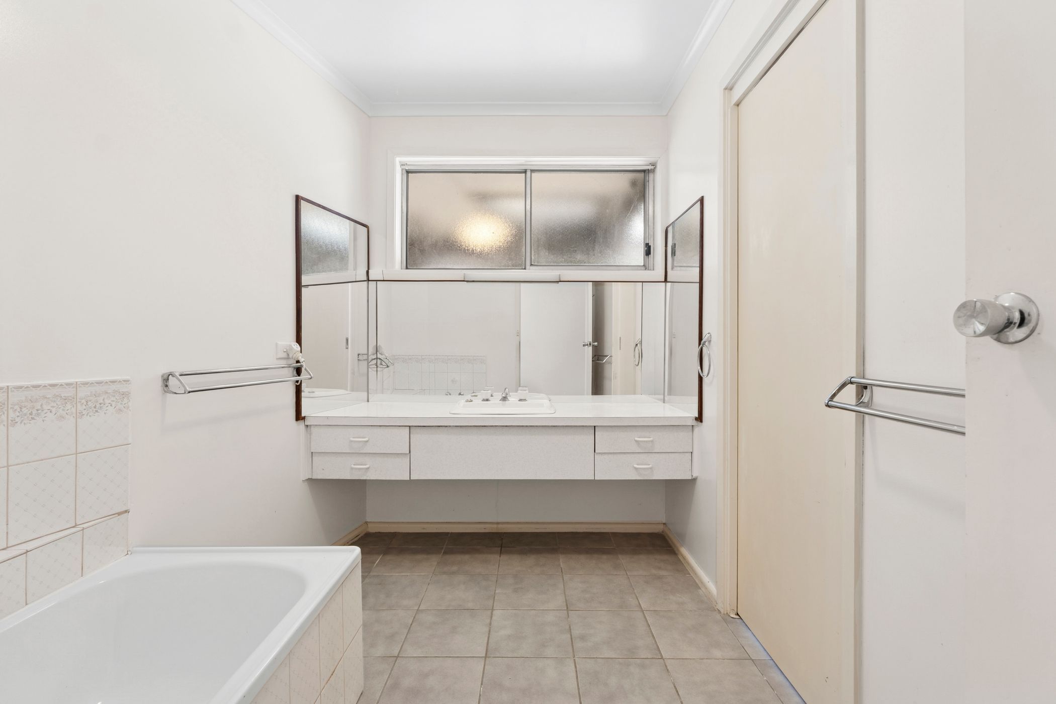 24 Egans Lane, Newham, VIC 3442