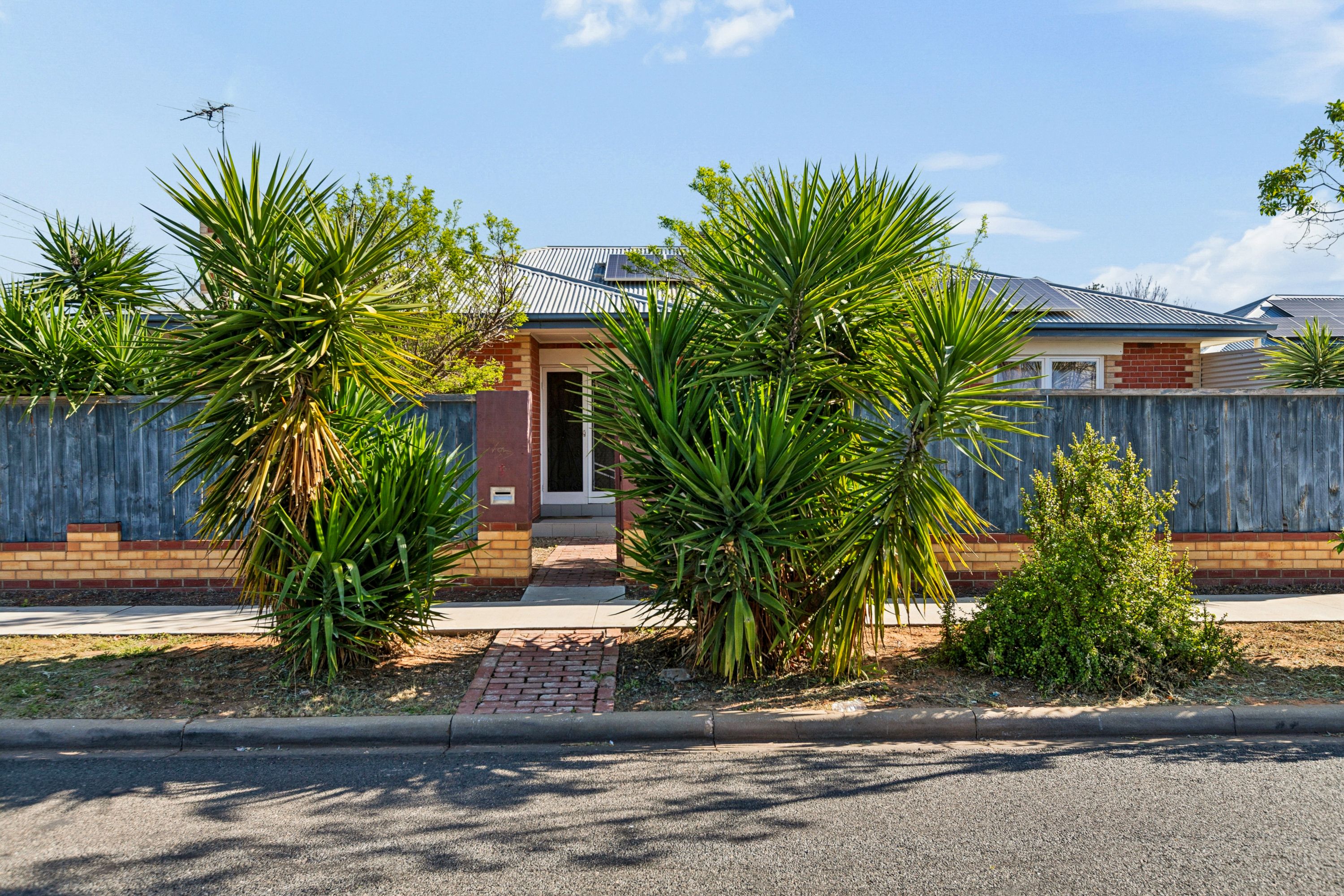 1 Oak Avenue — photo from Ray White Mildura