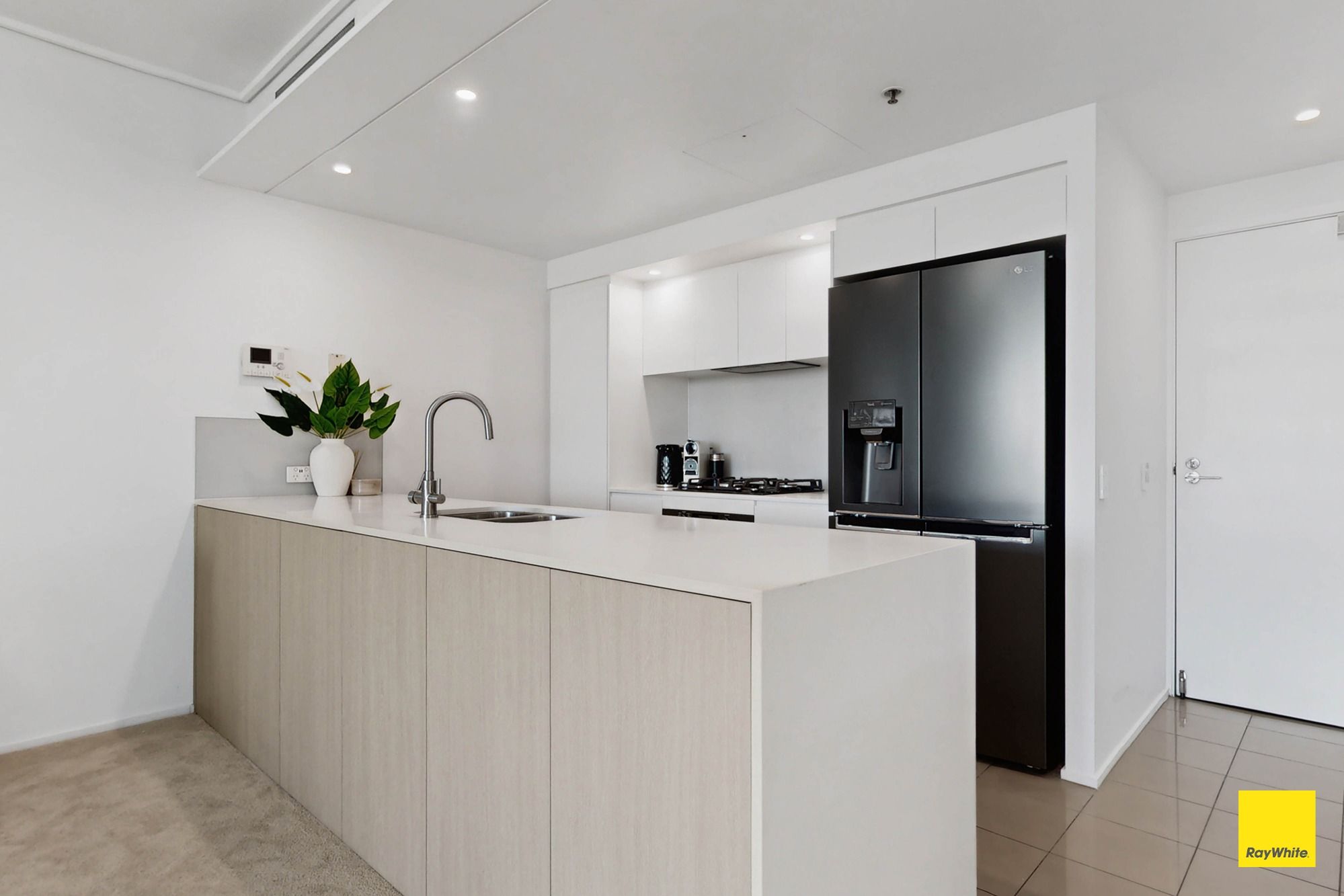 164/30 Macrossan Street — photo 4 of 15