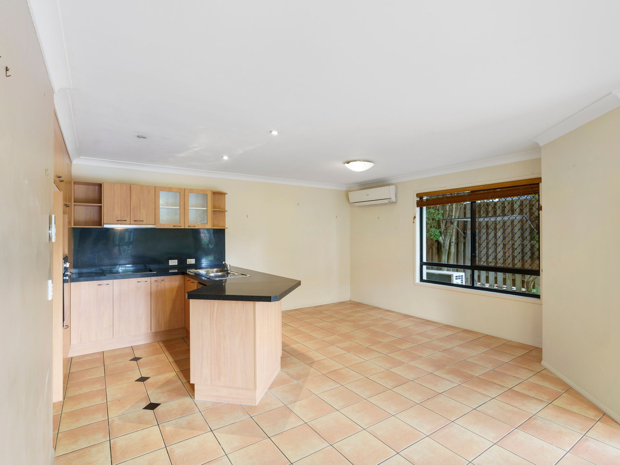 1/116 Pohlman Street, Southport, QLD 4215