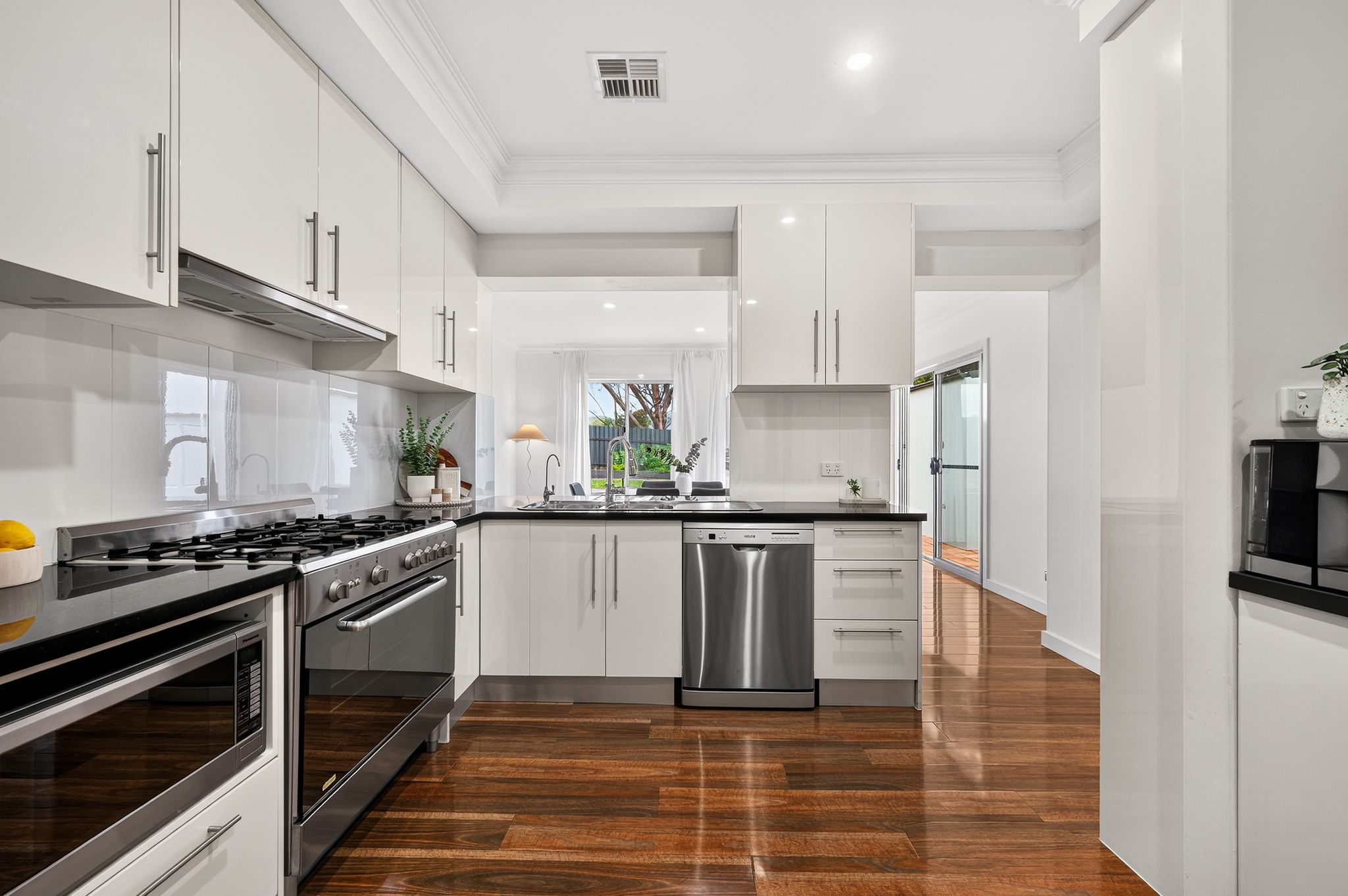 16 Bank Crescent — photo 9 of 22