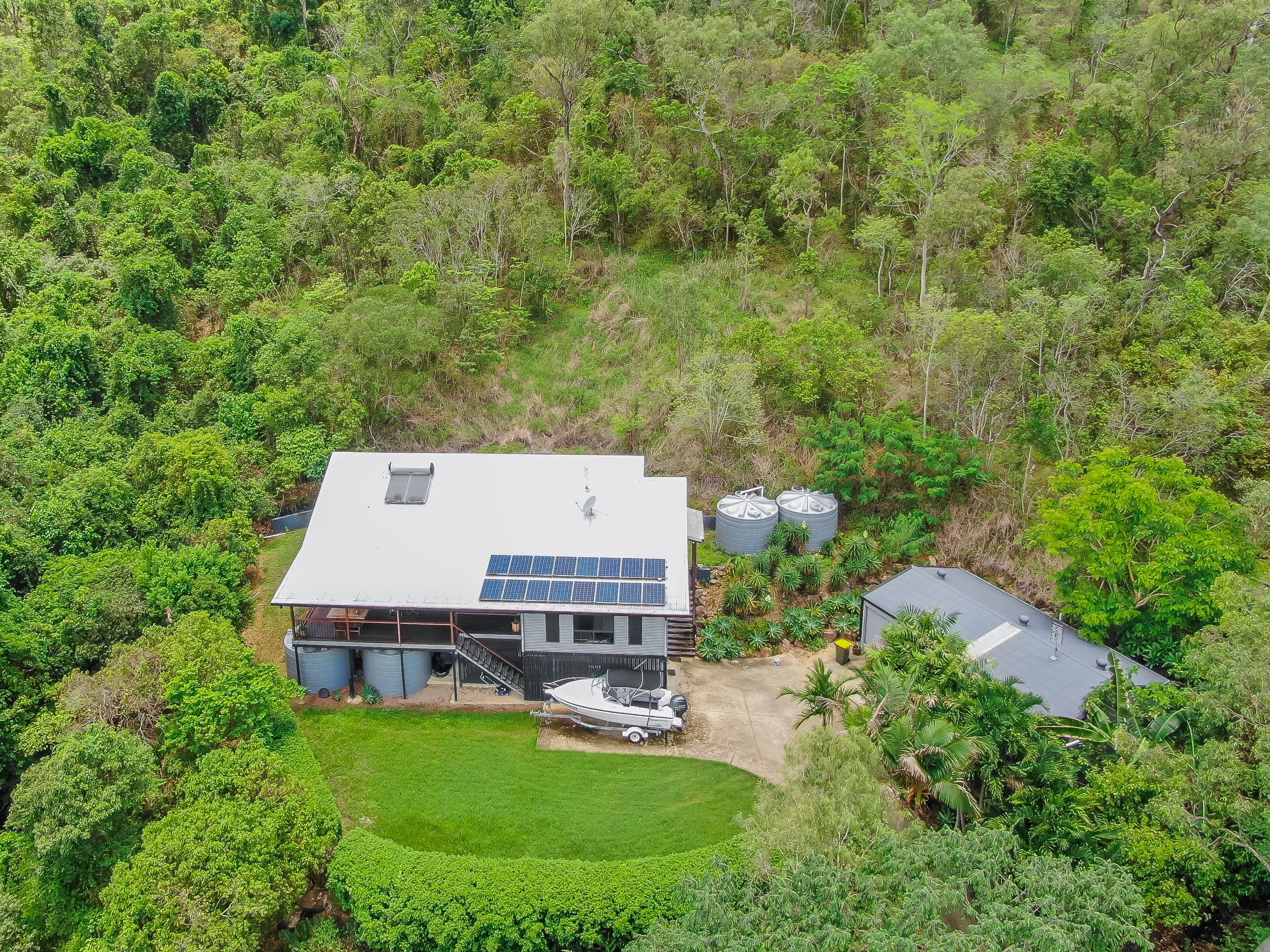 2 Pringle Road, Cannonvale QLD 4802