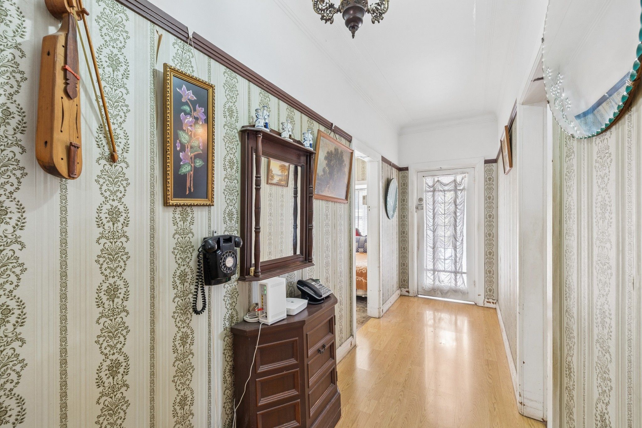 15 Beaconsfield Avenue — photo 5 of 22