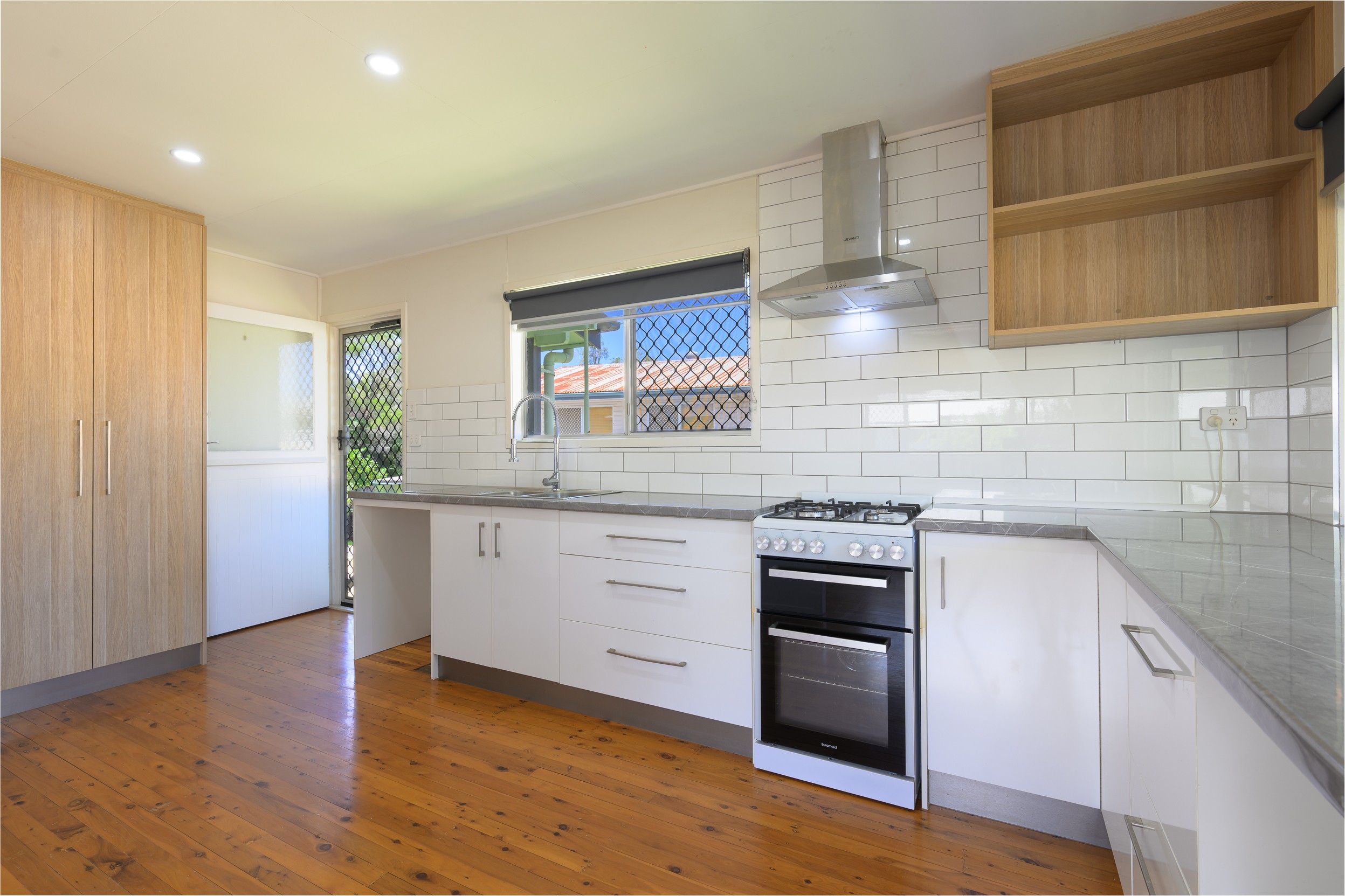 37 Dalrymple Drive, Toolooa, QLD 4680